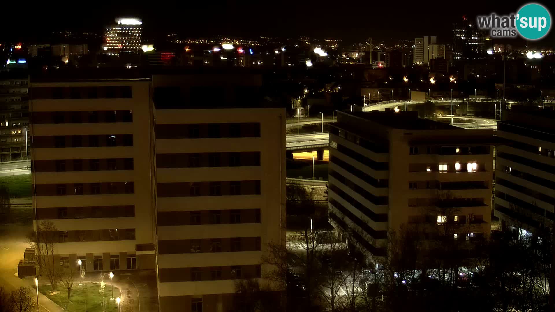 Rotonda en vivo que cruza Slavonska y Marin Držić Avenue en Zagreb webcam