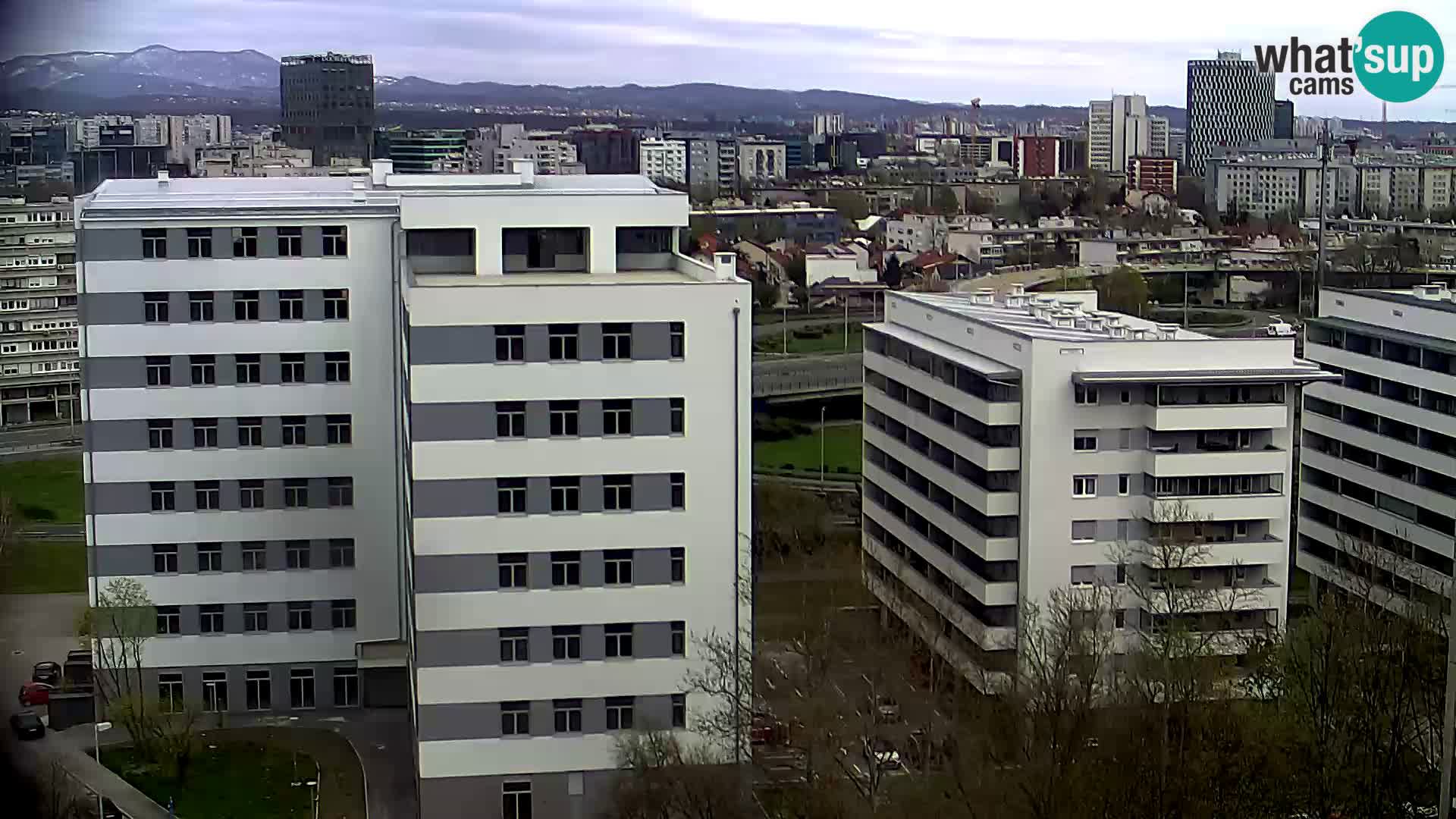 Rotonda en vivo que cruza Slavonska y Marin Držić Avenue en Zagreb webcam