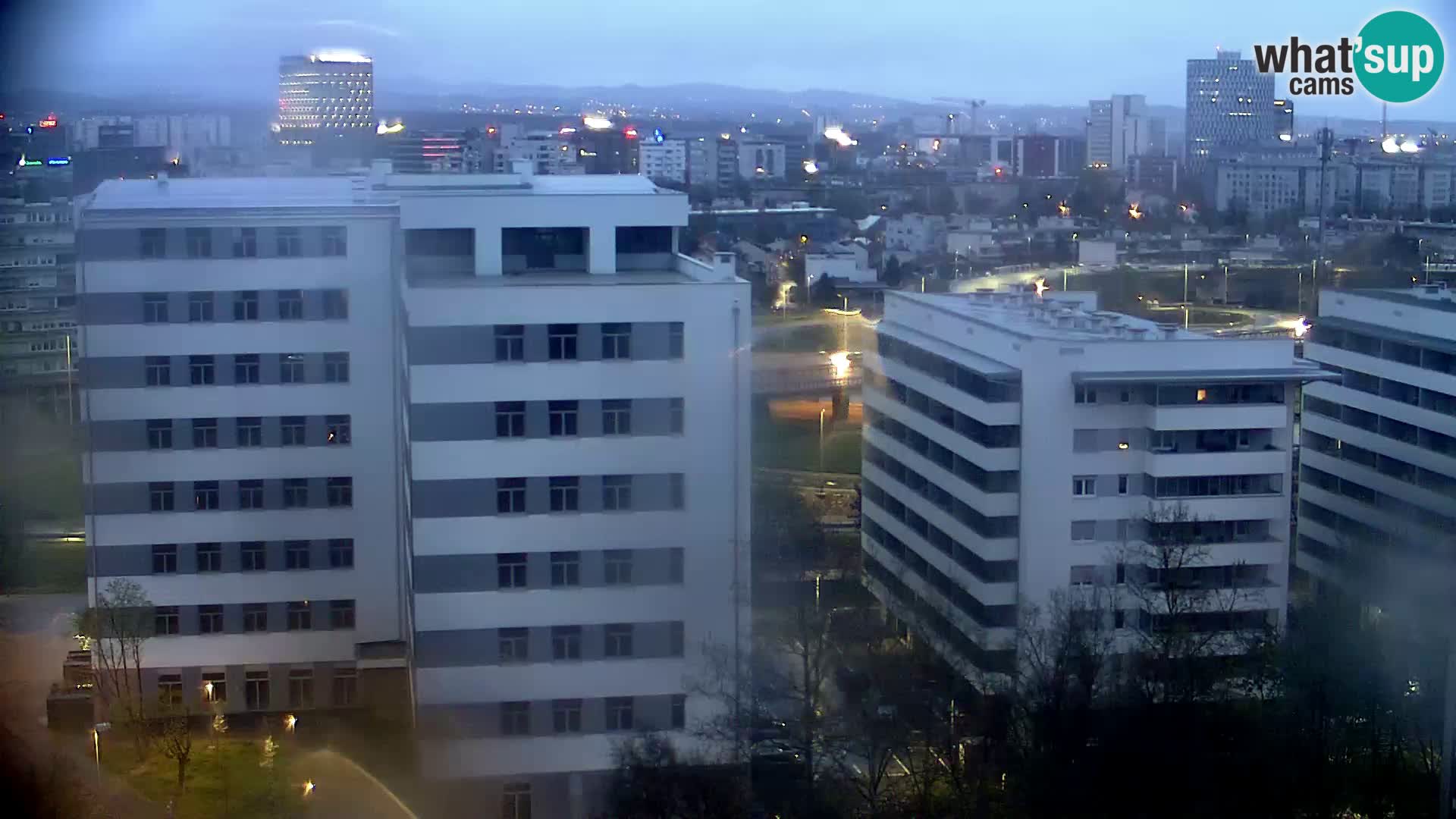 Rotonda en vivo que cruza Slavonska y Marin Držić Avenue en Zagreb webcam