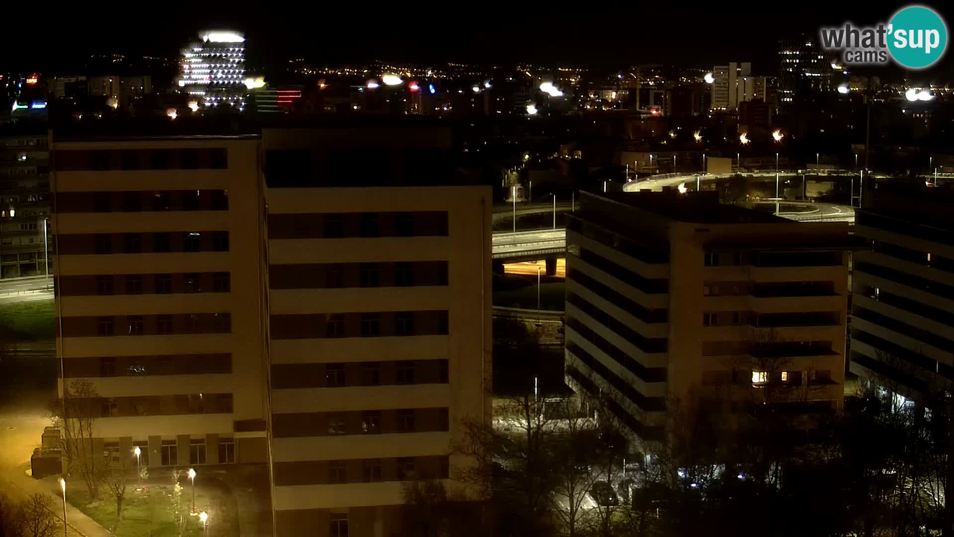 Rotonda en vivo que cruza Slavonska y Marin Držić Avenue en Zagreb webcam