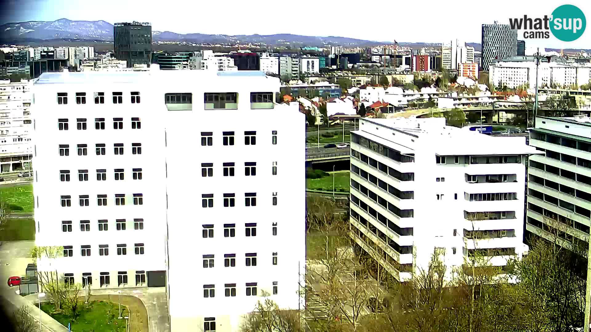 Rotonda en vivo que cruza Slavonska y Marin Držić Avenue en Zagreb webcam