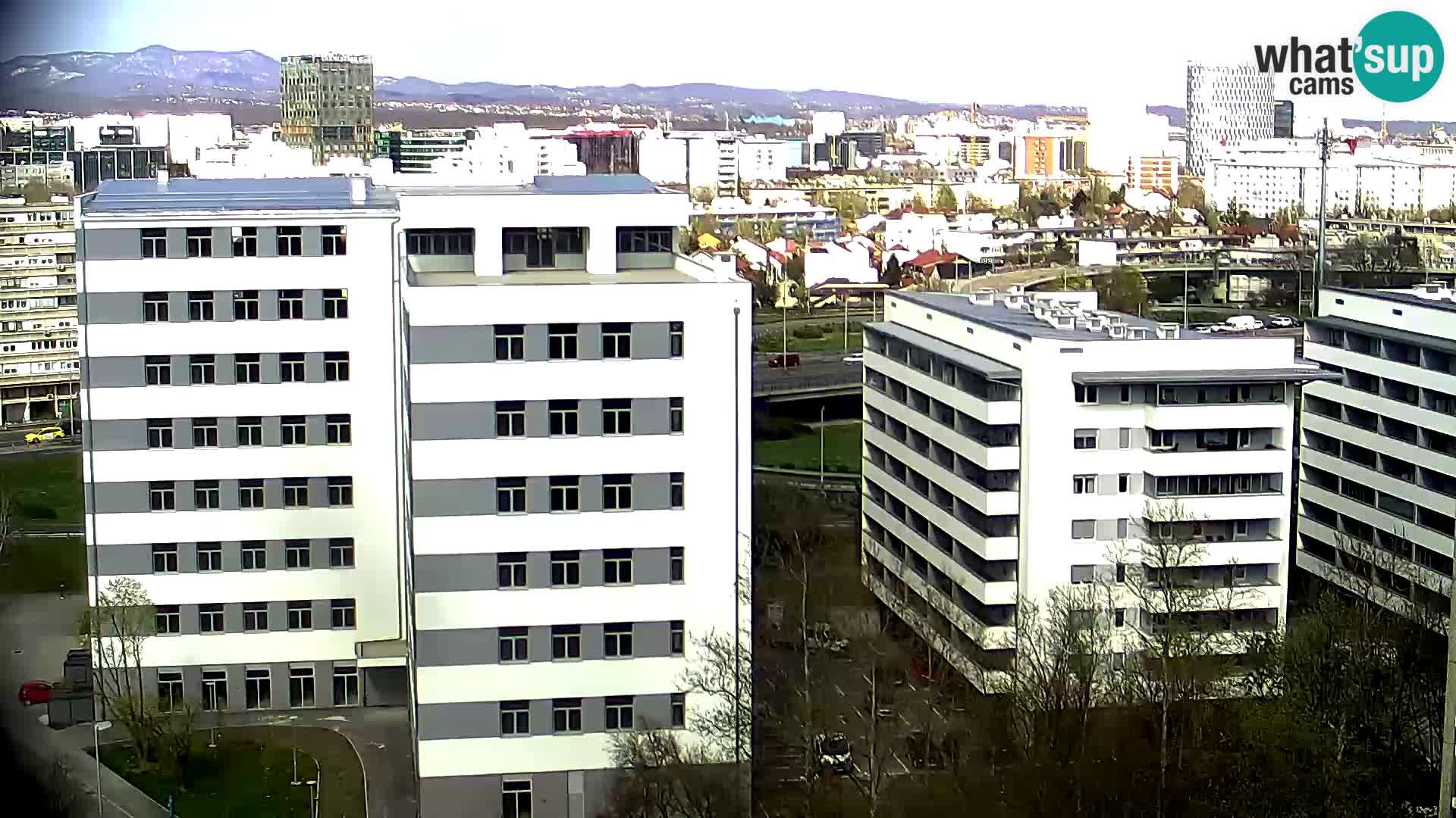 Rotonda en vivo que cruza Slavonska y Marin Držić Avenue en Zagreb webcam