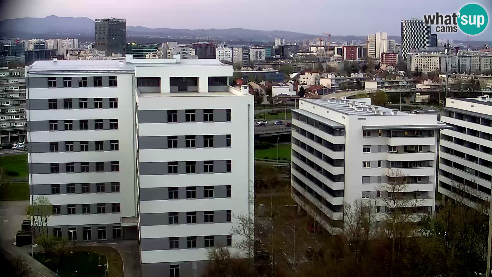 Rond-point en direct traversant les avenues Slavonska et Marin Držić à Zagreb webcam