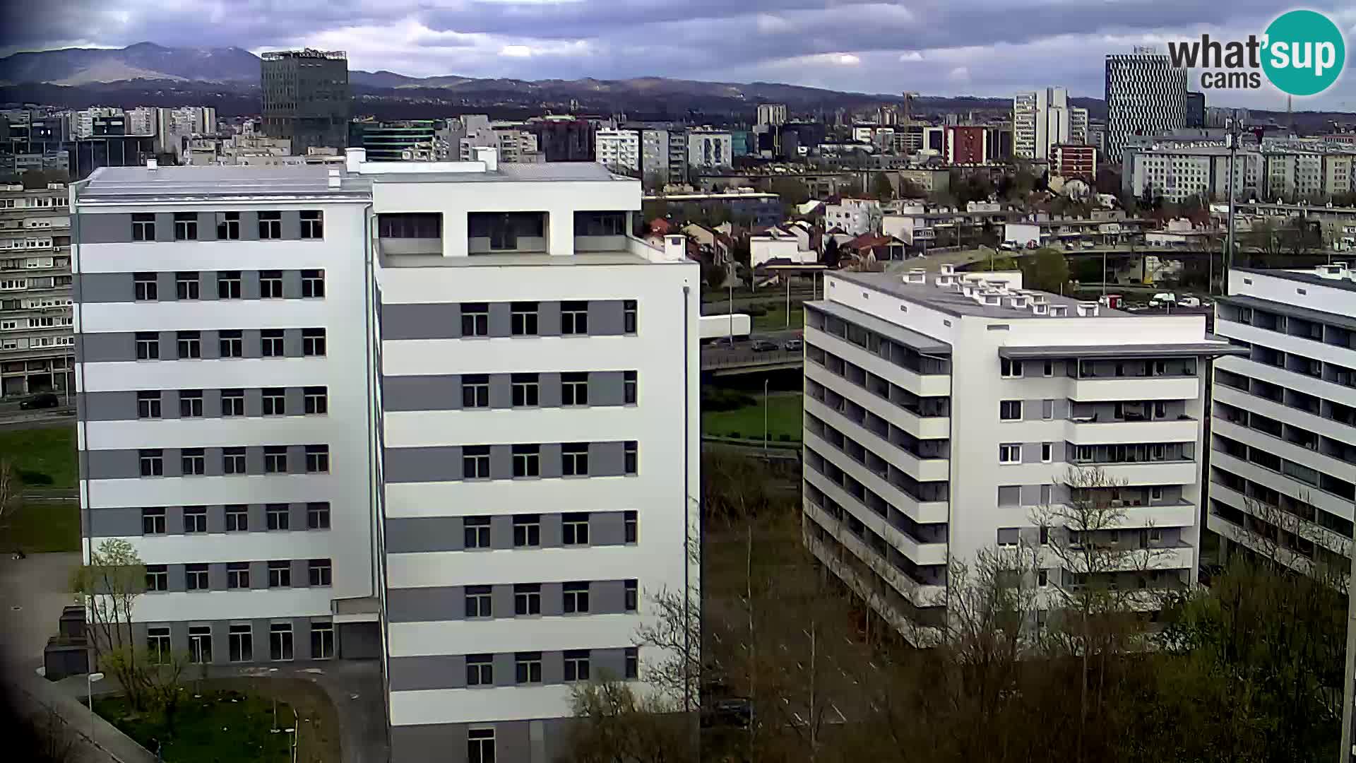 Rotonda en vivo que cruza Slavonska y Marin Držić Avenue en Zagreb webcam