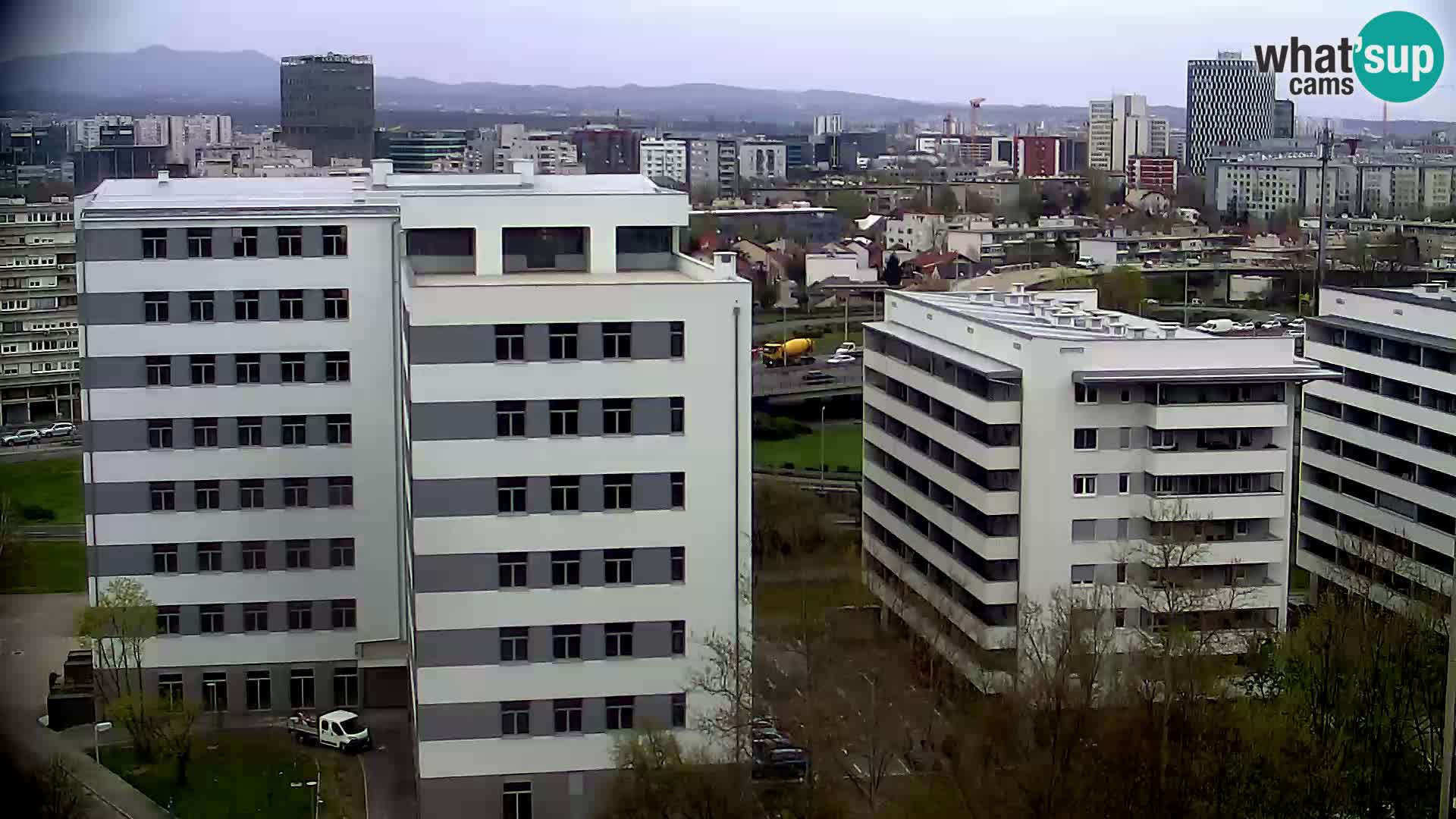 Rotonda en vivo que cruza Slavonska y Marin Držić Avenue en Zagreb webcam