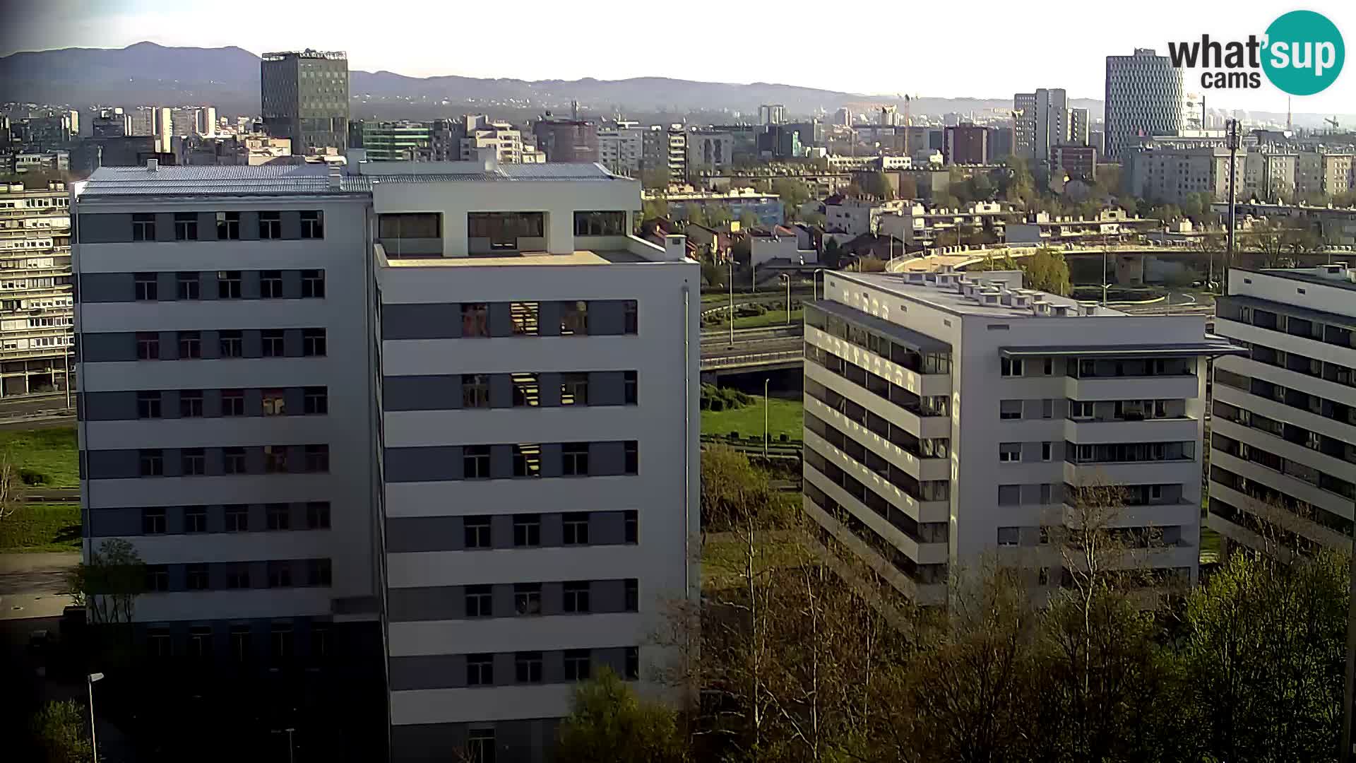 Rond-point en direct traversant les avenues Slavonska et Marin Držić à Zagreb webcam