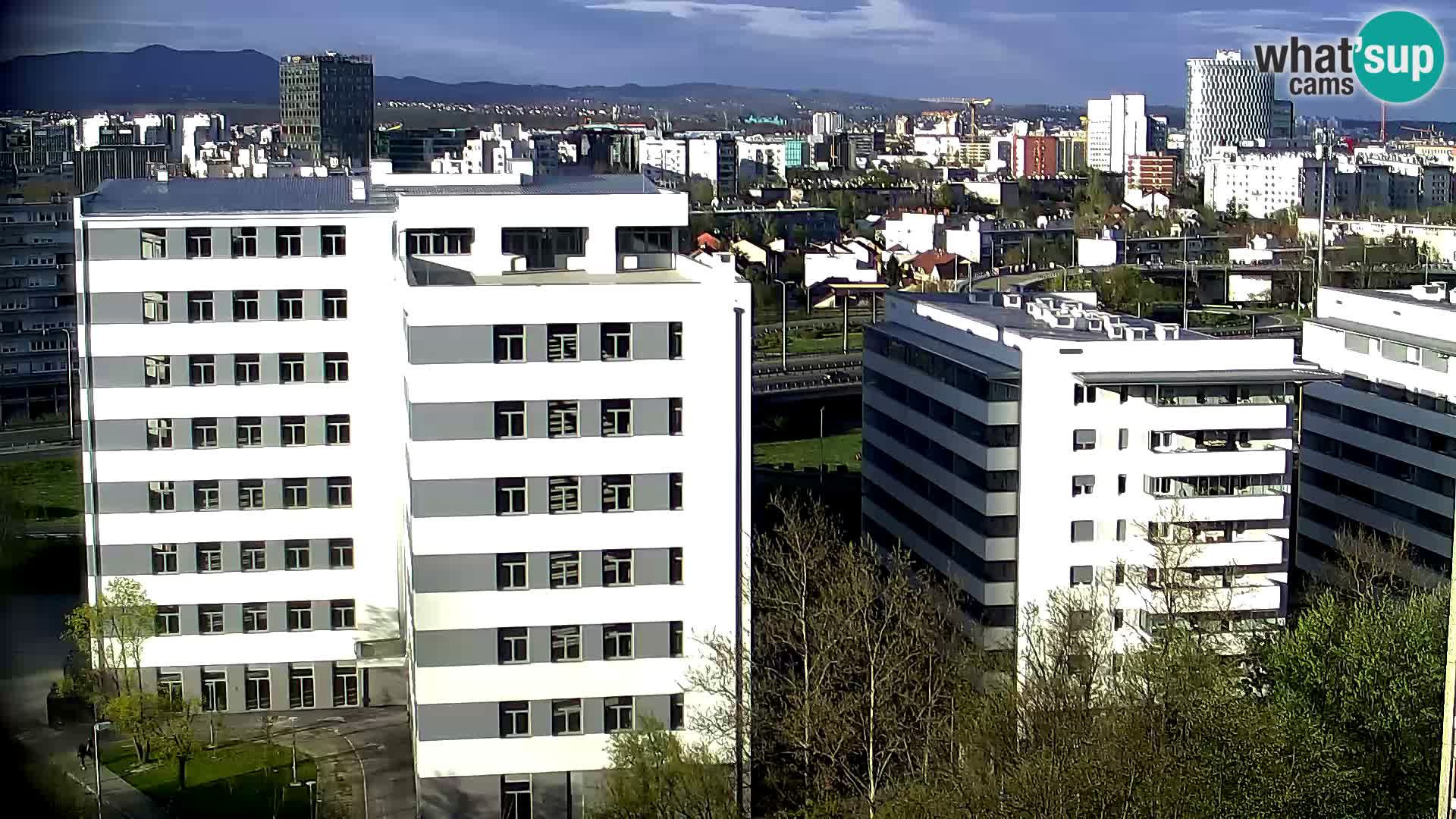 Rotonda en vivo que cruza Slavonska y Marin Držić Avenue en Zagreb webcam