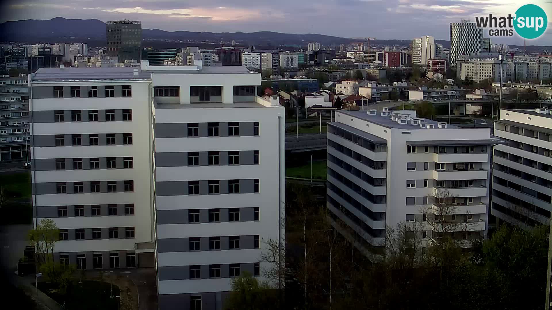 Rond-point en direct traversant les avenues Slavonska et Marin Držić à Zagreb webcam