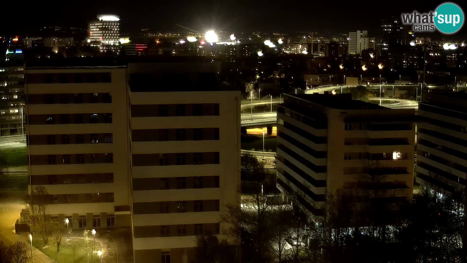 Rotonda en vivo que cruza Slavonska y Marin Držić Avenue en Zagreb webcam