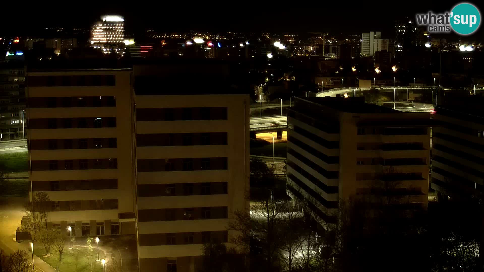 Rotonda en vivo que cruza Slavonska y Marin Držić Avenue en Zagreb webcam