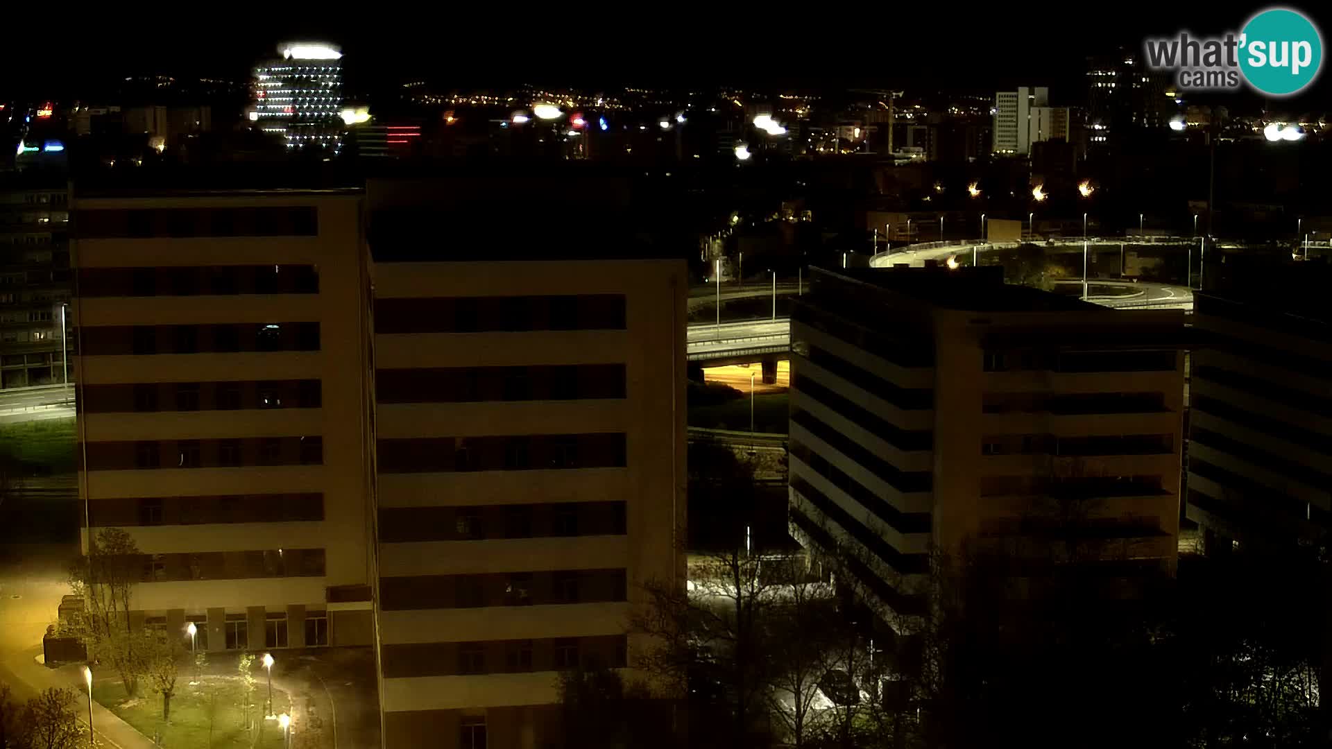 Rotonda en vivo que cruza Slavonska y Marin Držić Avenue en Zagreb webcam