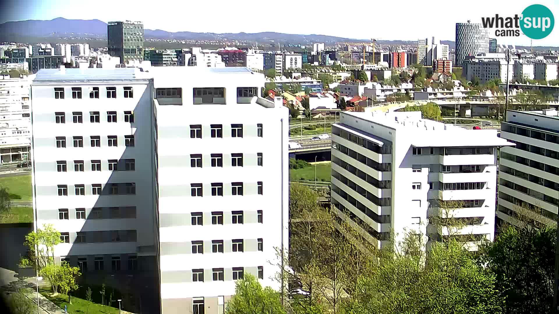 Rotonda en vivo que cruza Slavonska y Marin Držić Avenue en Zagreb webcam