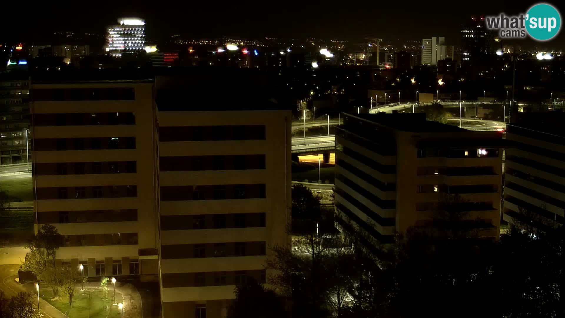 Rotonda en vivo que cruza Slavonska y Marin Držić Avenue en Zagreb webcam