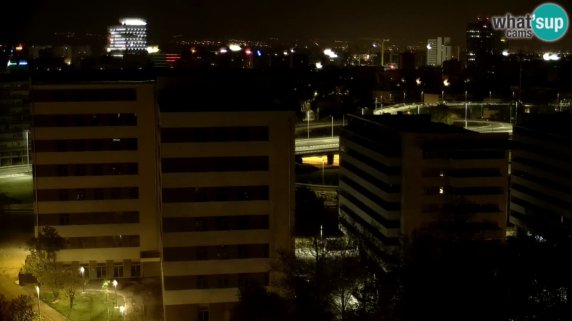 Rotonda en vivo que cruza Slavonska y Marin Držić Avenue en Zagreb webcam