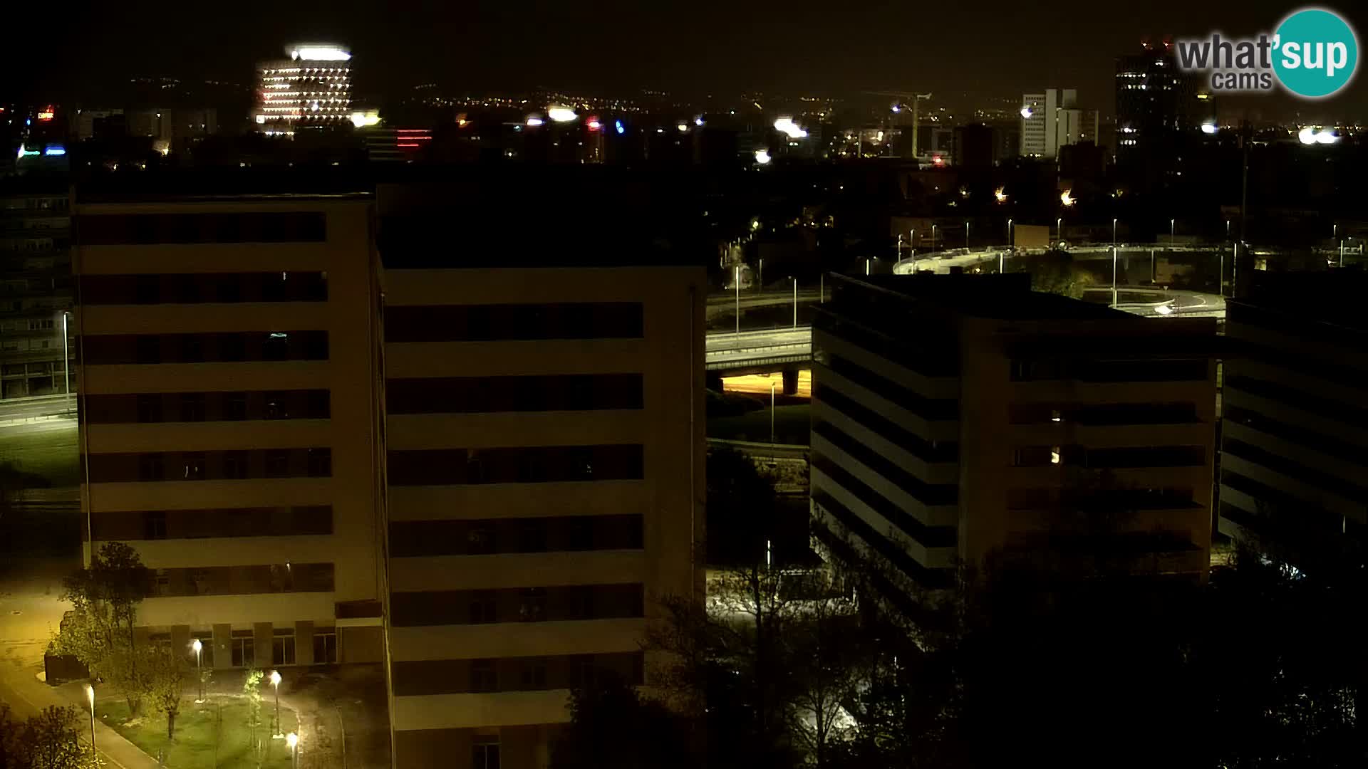 Rotonda en vivo que cruza Slavonska y Marin Držić Avenue en Zagreb webcam