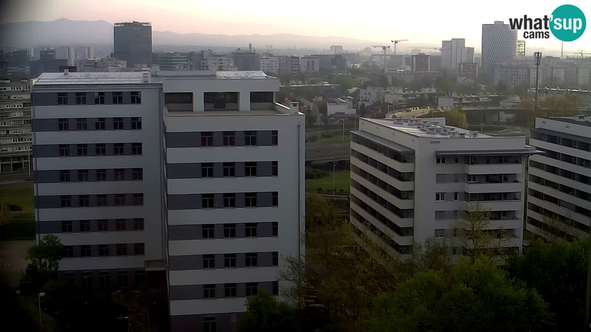 Rotonda en vivo que cruza Slavonska y Marin Držić Avenue en Zagreb webcam