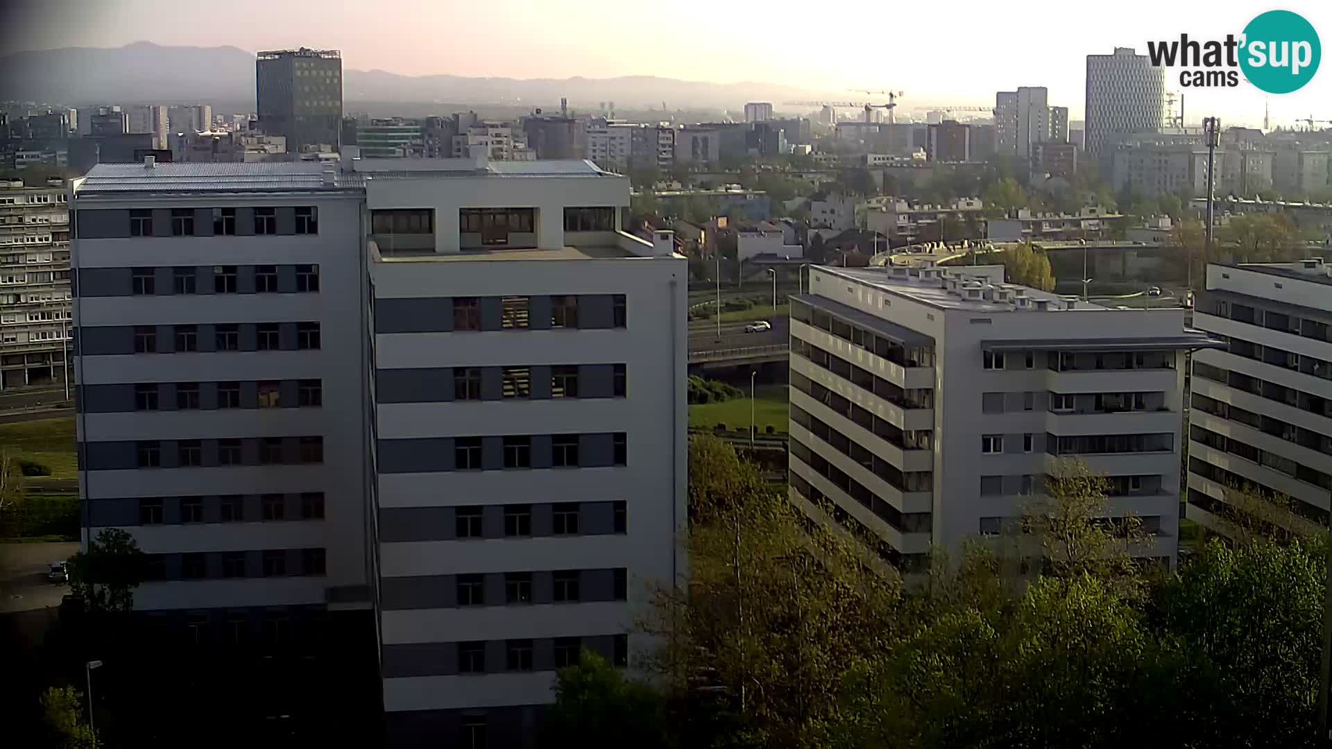 Rotonda en vivo que cruza Slavonska y Marin Držić Avenue en Zagreb webcam