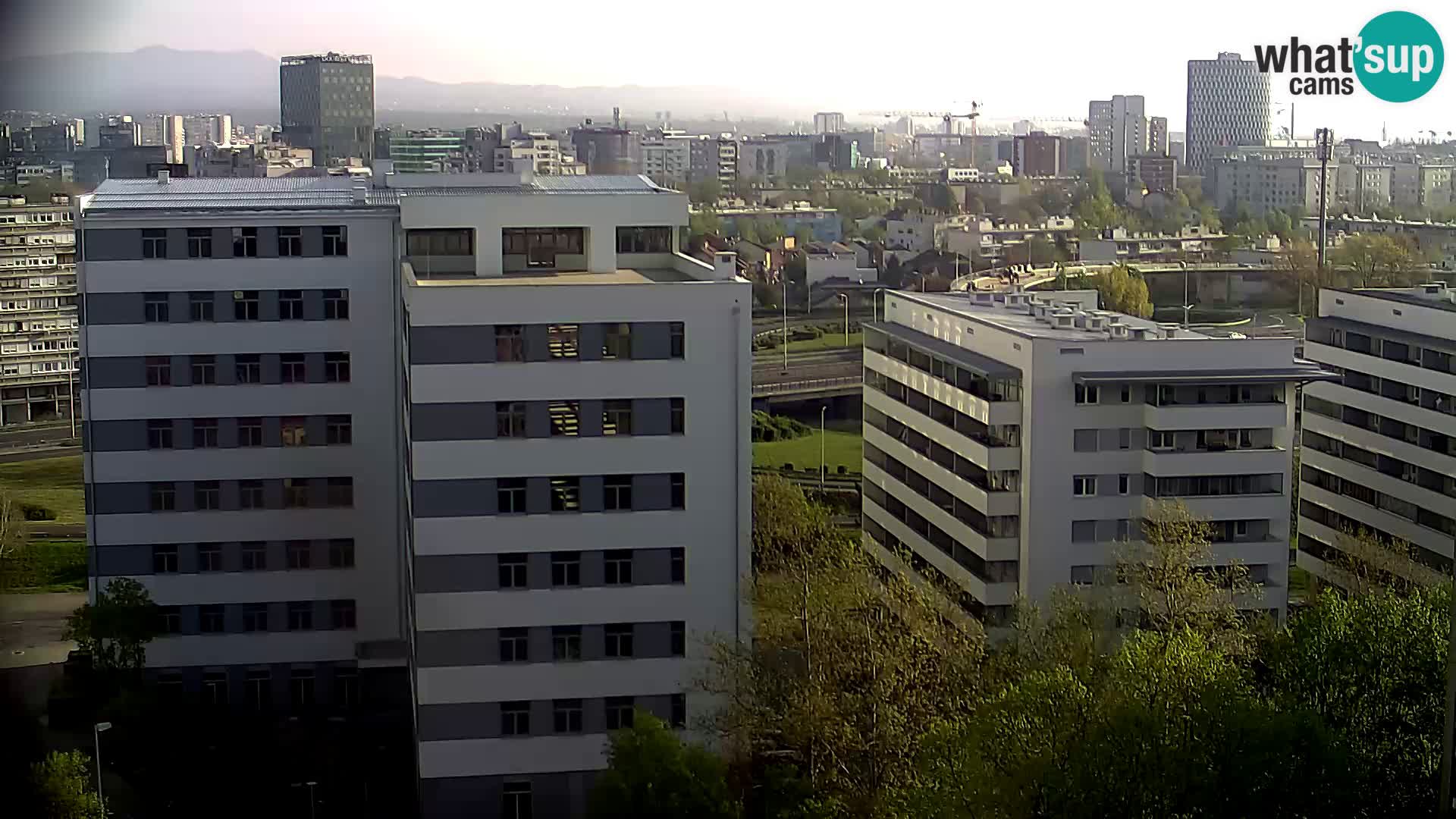 Rotonda en vivo que cruza Slavonska y Marin Držić Avenue en Zagreb webcam