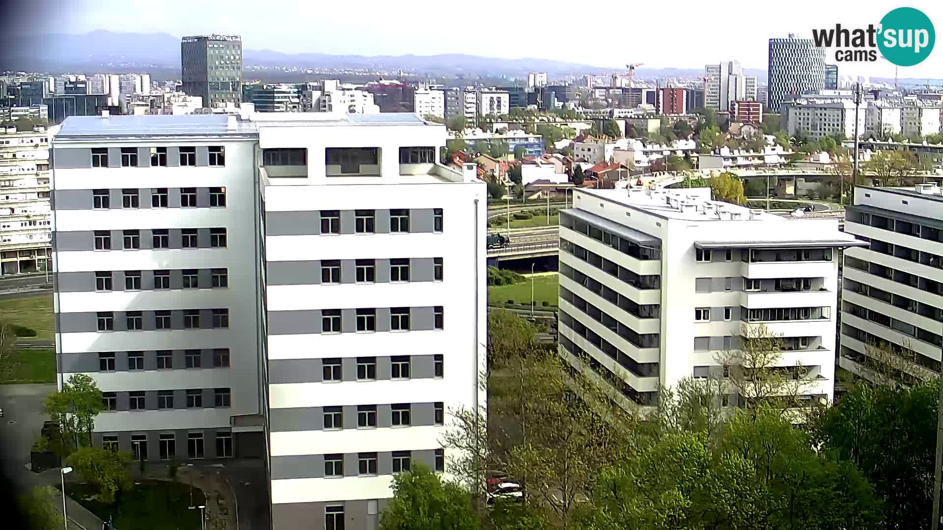 Rotonda en vivo que cruza Slavonska y Marin Držić Avenue en Zagreb webcam