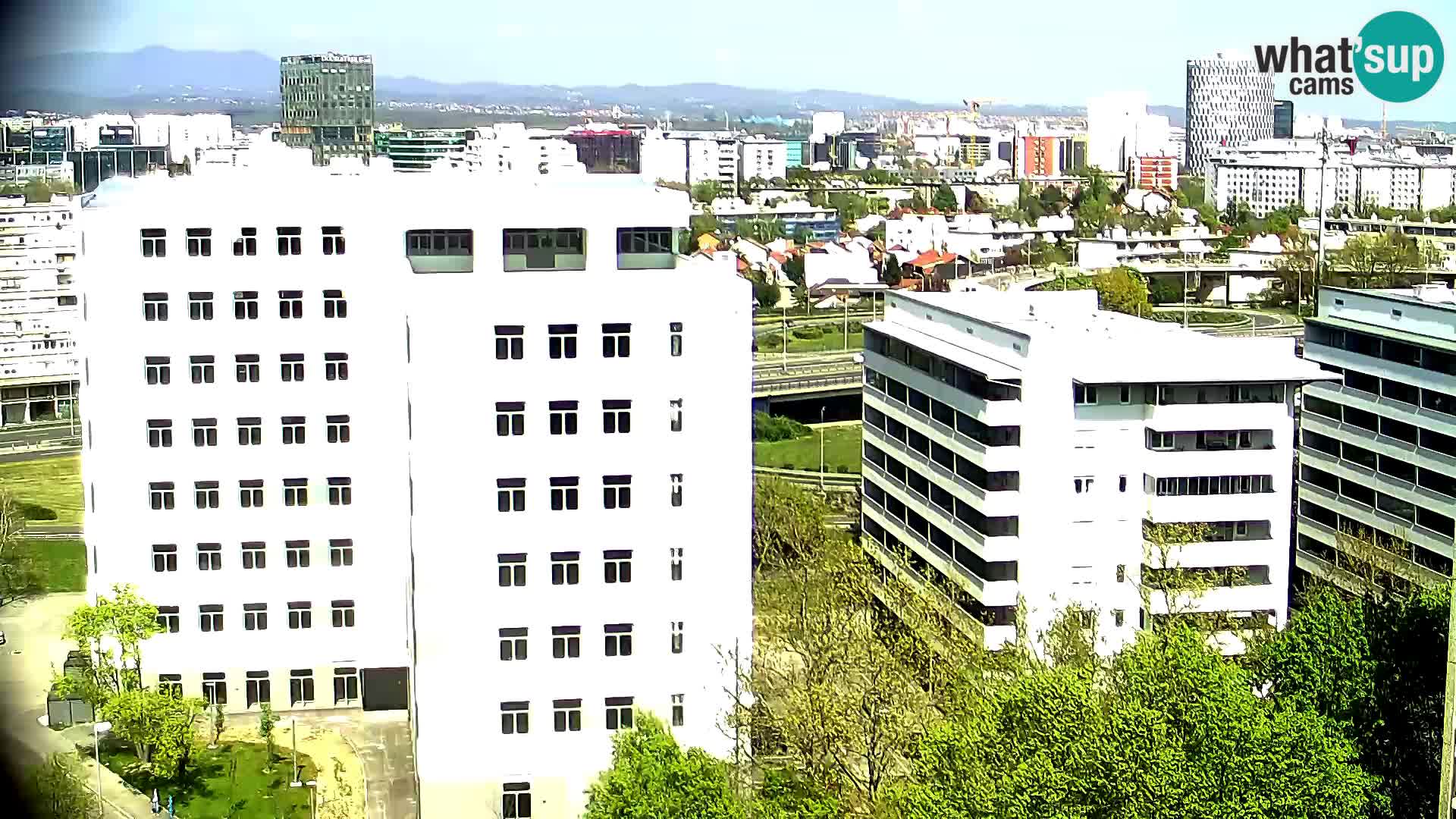 Rotonda en vivo que cruza Slavonska y Marin Držić Avenue en Zagreb webcam