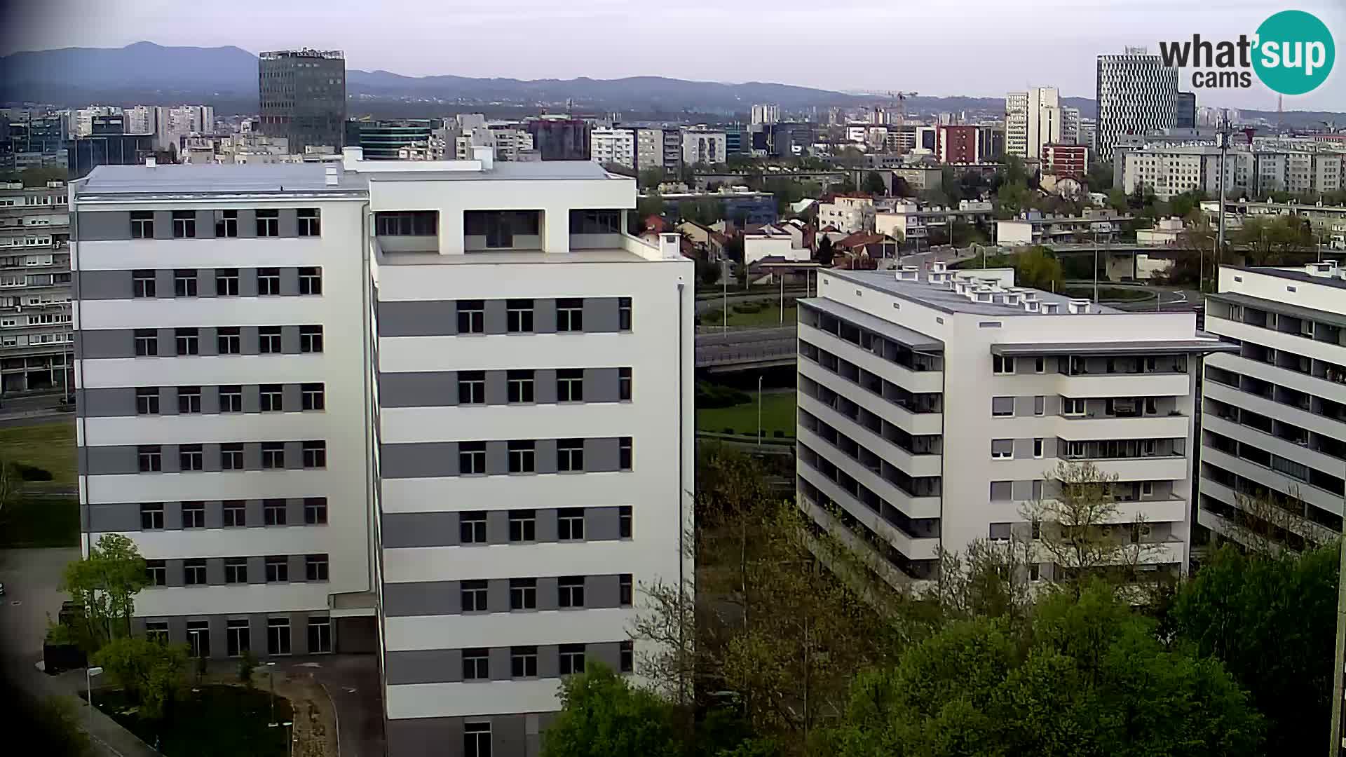Rotonda en vivo que cruza Slavonska y Marin Držić Avenue en Zagreb webcam