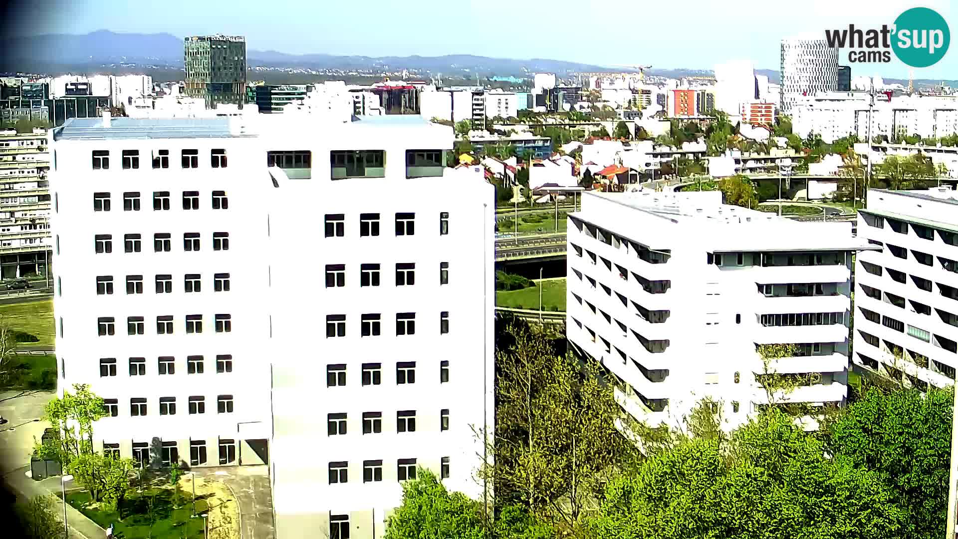 Rotonda en vivo que cruza Slavonska y Marin Držić Avenue en Zagreb webcam