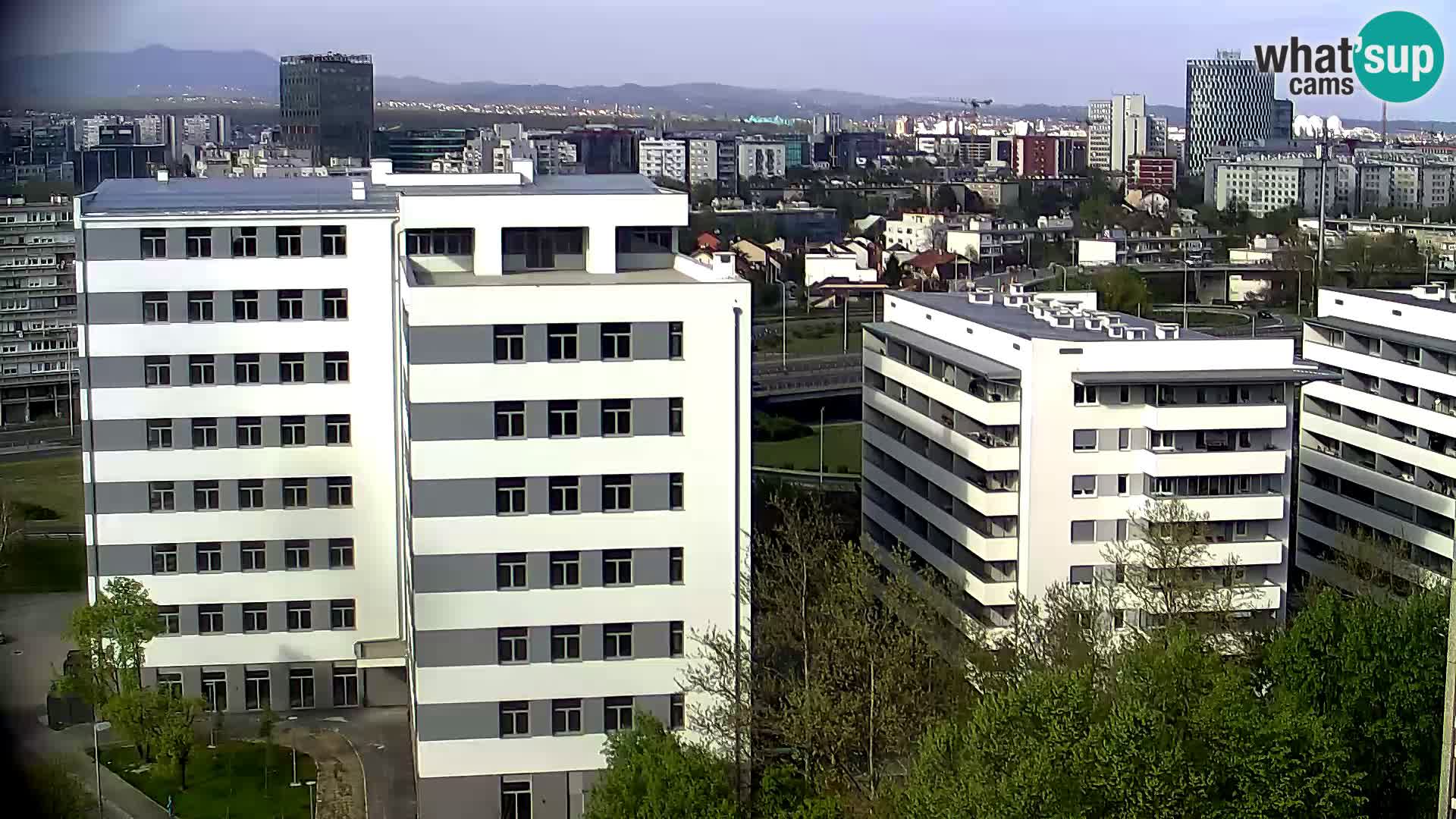 Rotonda en vivo que cruza Slavonska y Marin Držić Avenue en Zagreb webcam
