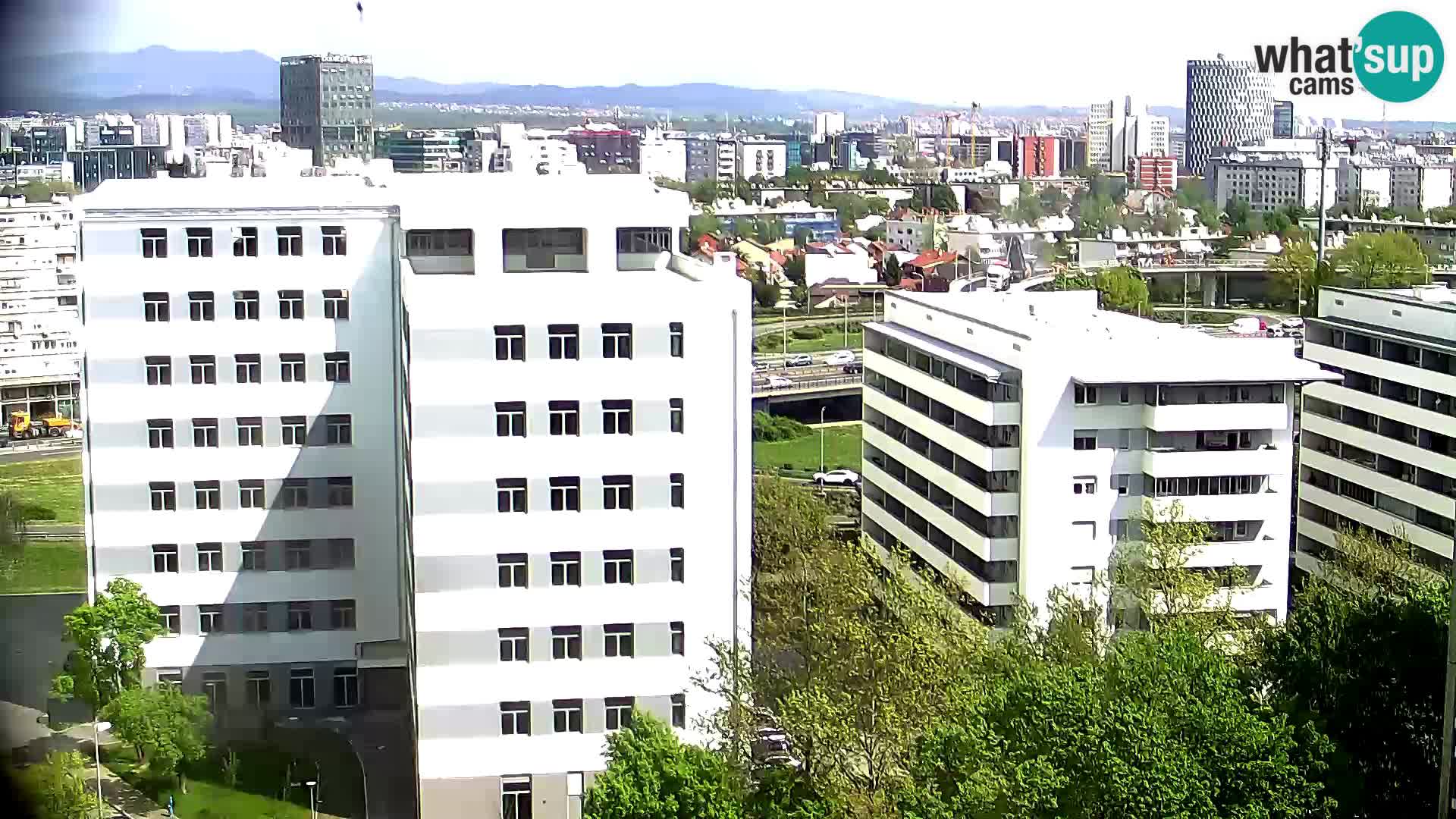 Rotonda en vivo que cruza Slavonska y Marin Držić Avenue en Zagreb webcam