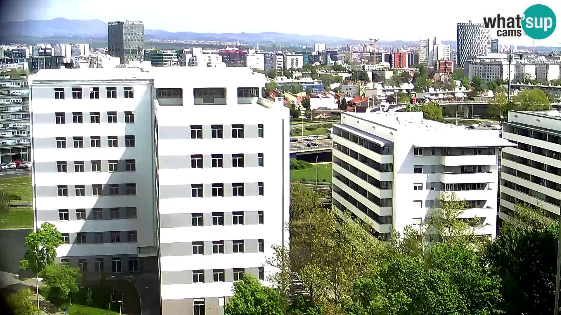 Rotonda en vivo que cruza Slavonska y Marin Držić Avenue en Zagreb webcam