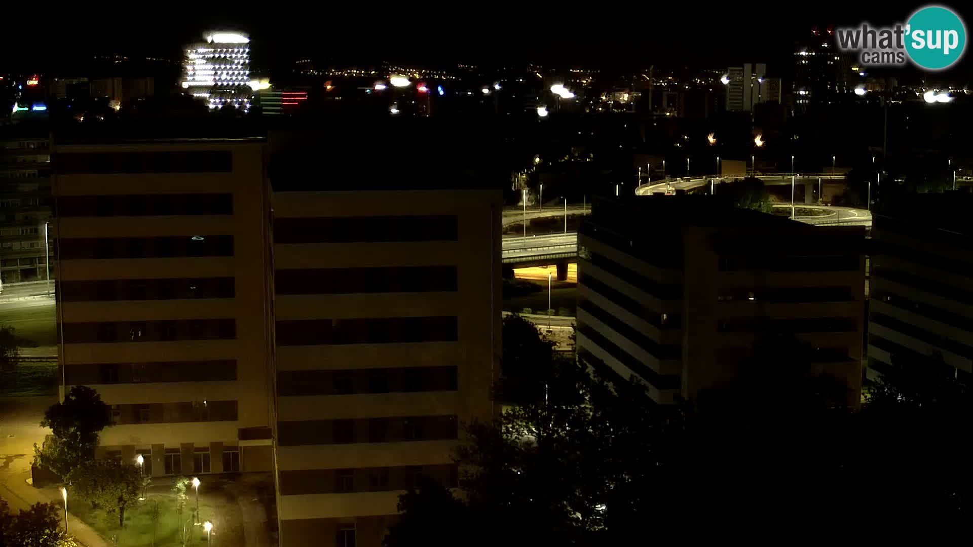 Rotonda en vivo que cruza Slavonska y Marin Držić Avenue en Zagreb webcam