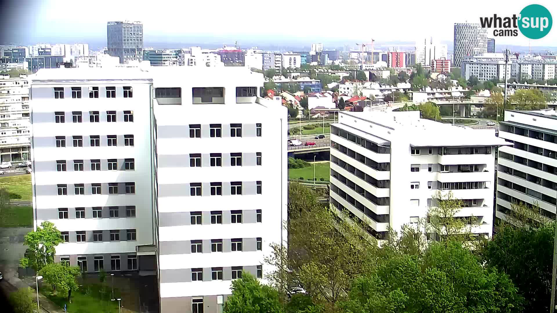 Rotonda en vivo que cruza Slavonska y Marin Držić Avenue en Zagreb webcam