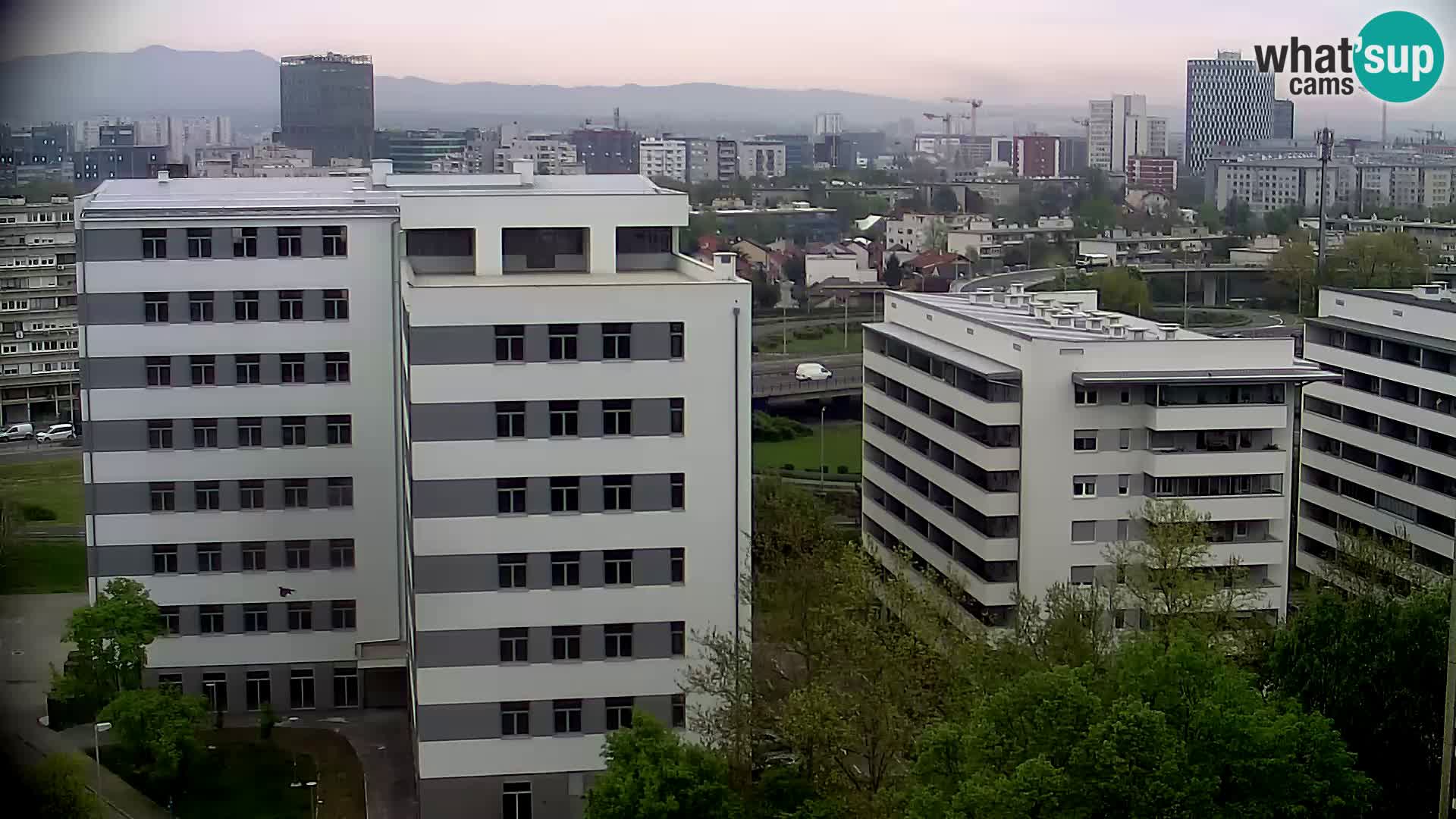 Web kamera Petlja Slavonska – Držićeva  – Zagreb Live