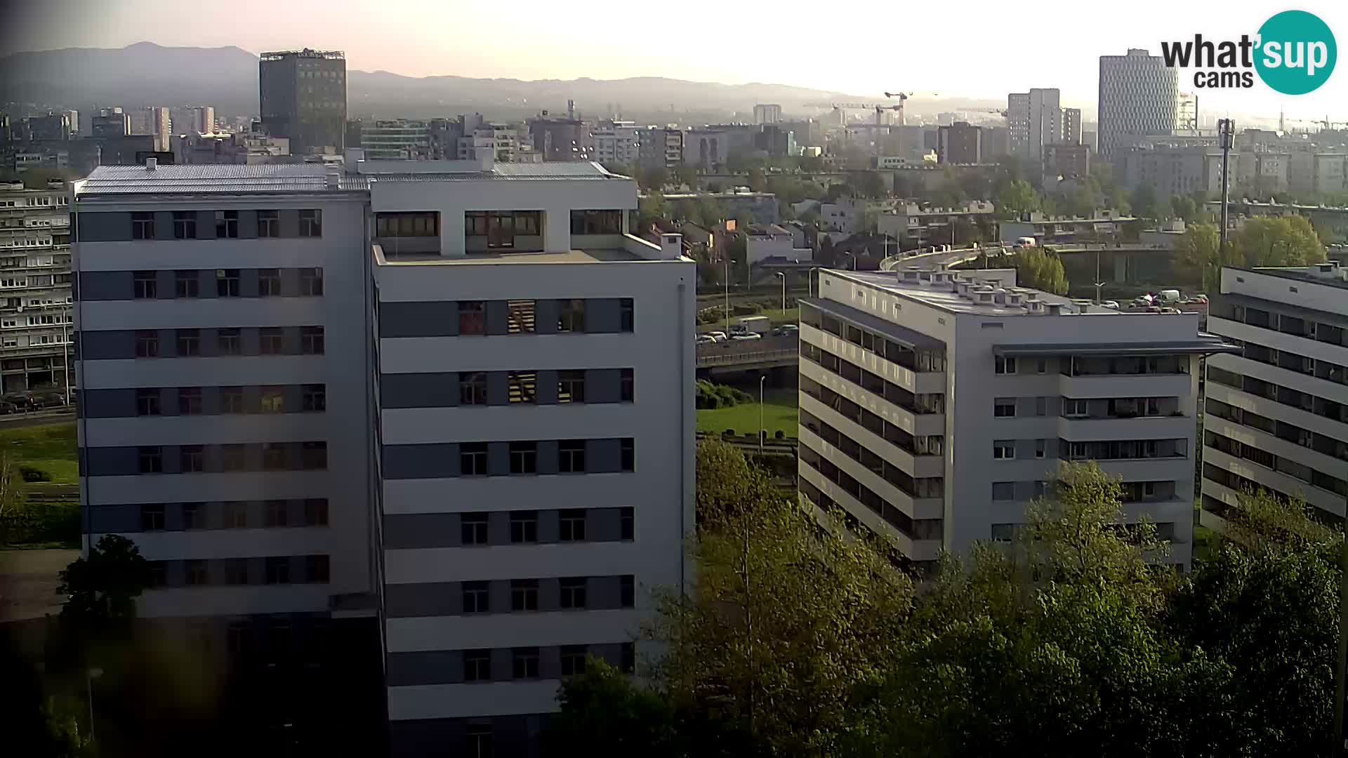 Rotonda en vivo que cruza Slavonska y Marin Držić Avenue en Zagreb webcam