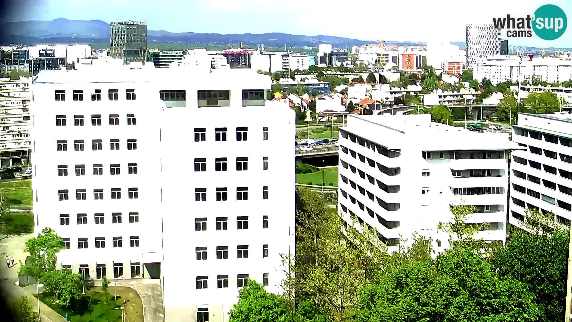 Rotonda en vivo que cruza Slavonska y Marin Držić Avenue en Zagreb webcam