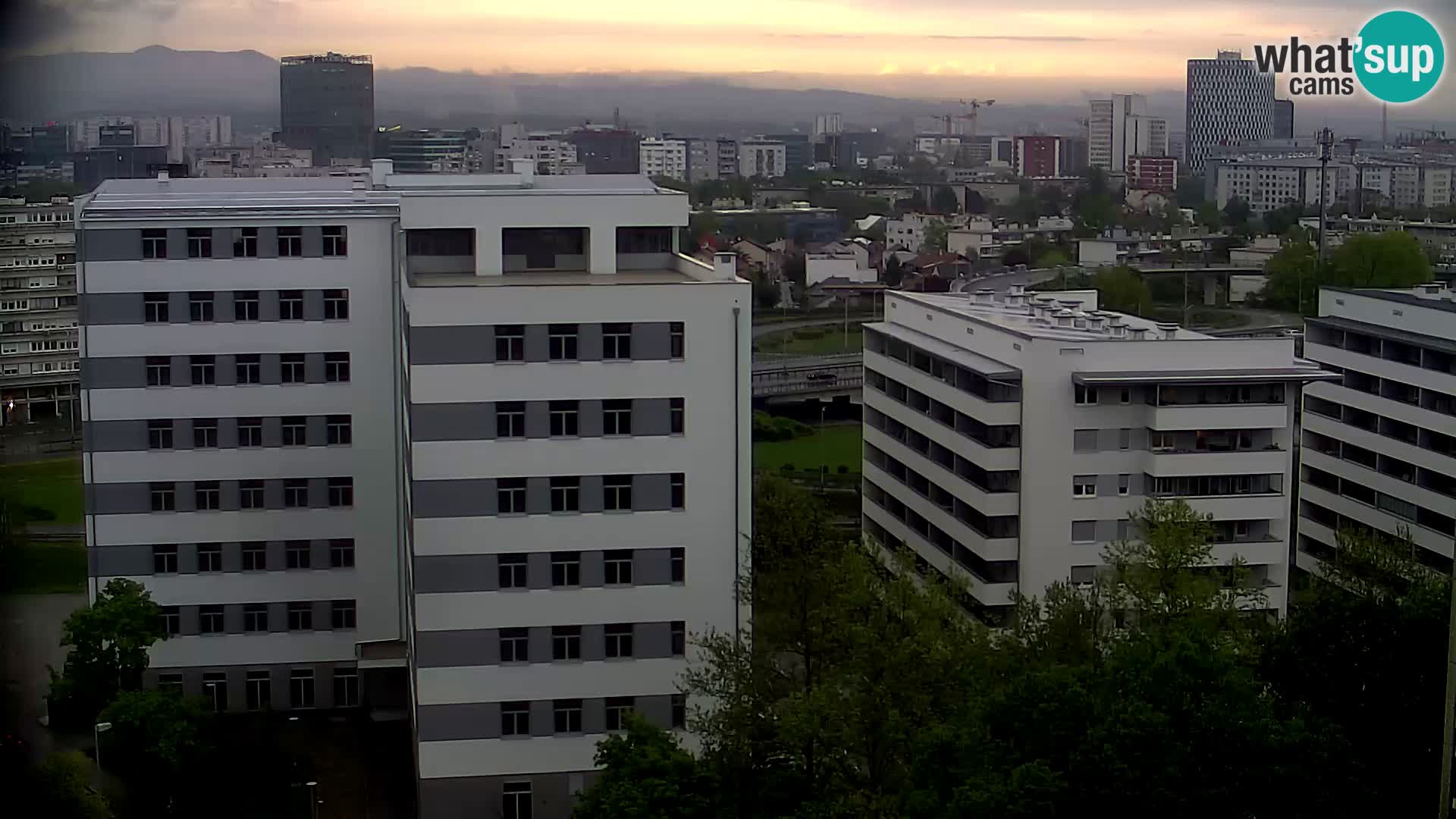 Rond-point en direct traversant les avenues Slavonska et Marin Držić à Zagreb webcam