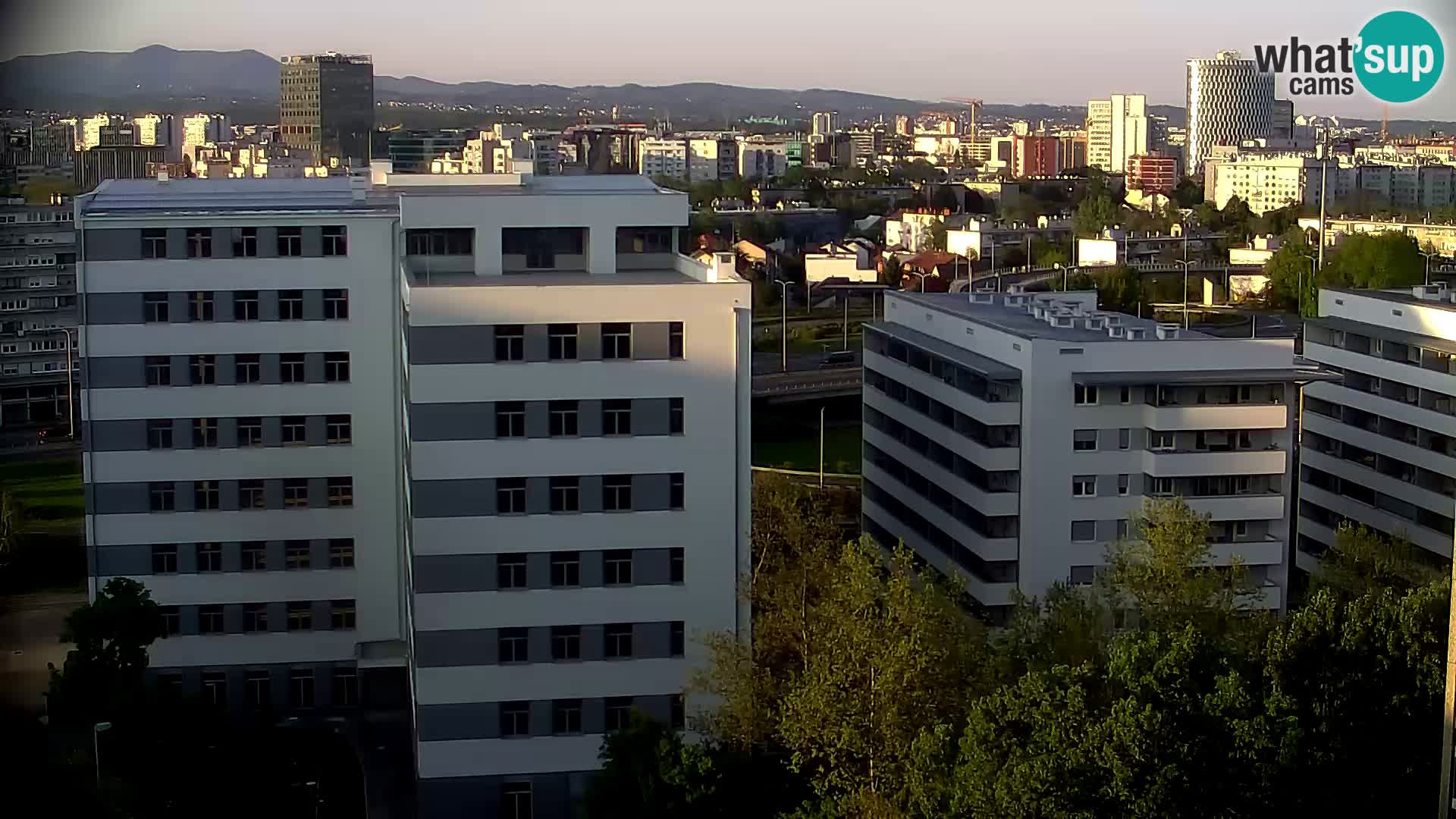 Rotonda en vivo que cruza Slavonska y Marin Držić Avenue en Zagreb webcam