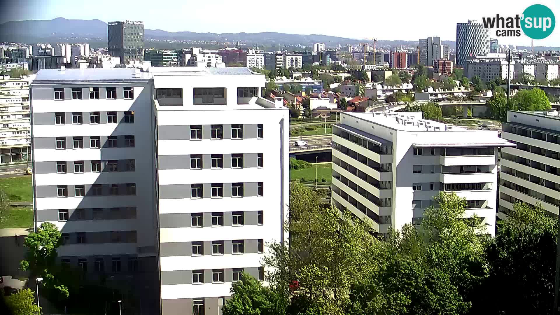 Rotonda en vivo que cruza Slavonska y Marin Držić Avenue en Zagreb webcam