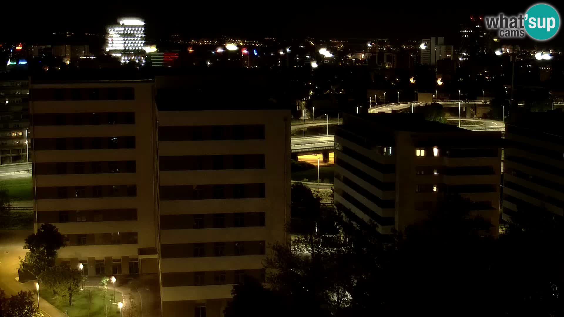 Rotonda en vivo que cruza Slavonska y Marin Držić Avenue en Zagreb webcam