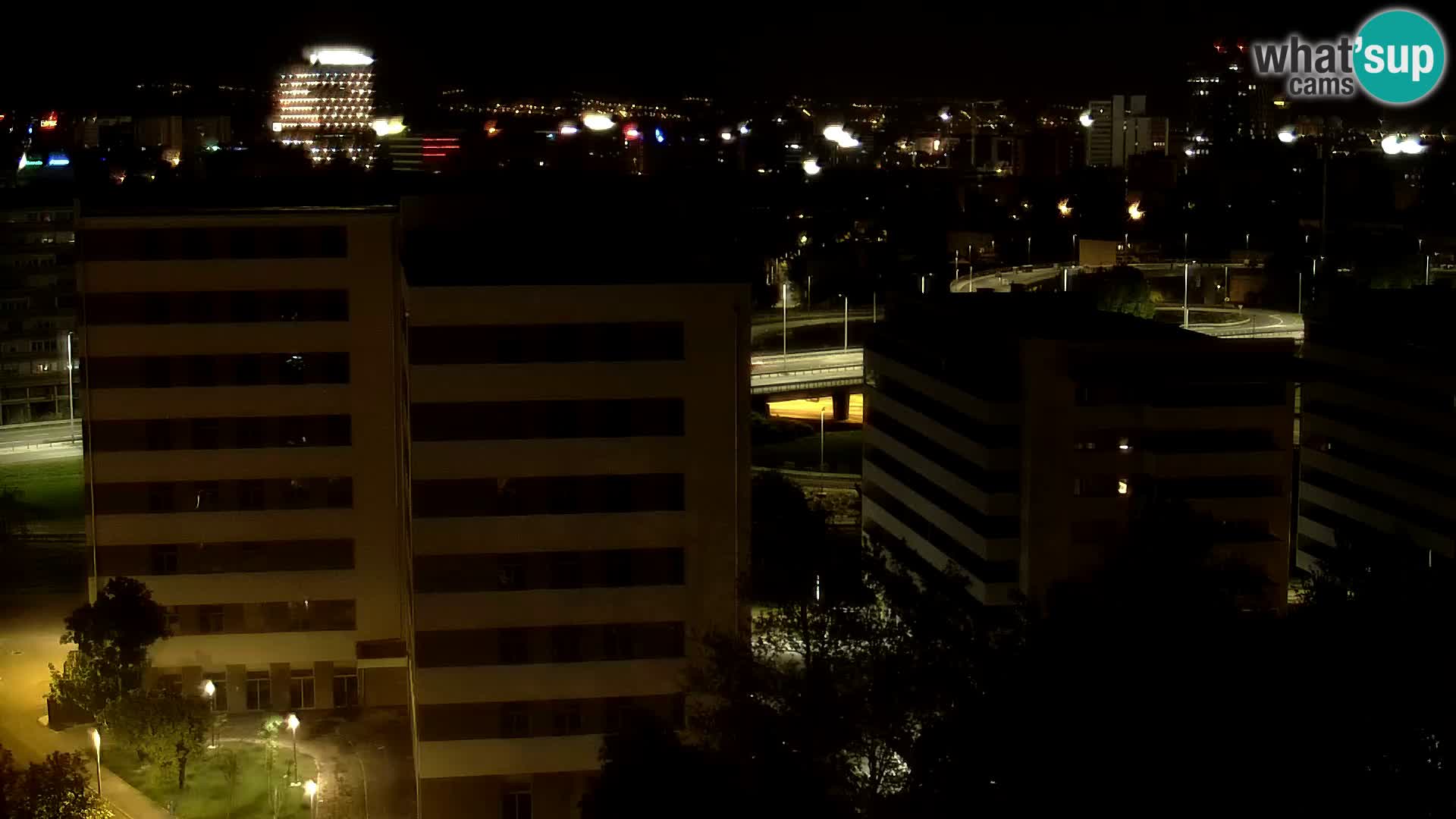 Rotonda en vivo que cruza Slavonska y Marin Držić Avenue en Zagreb webcam