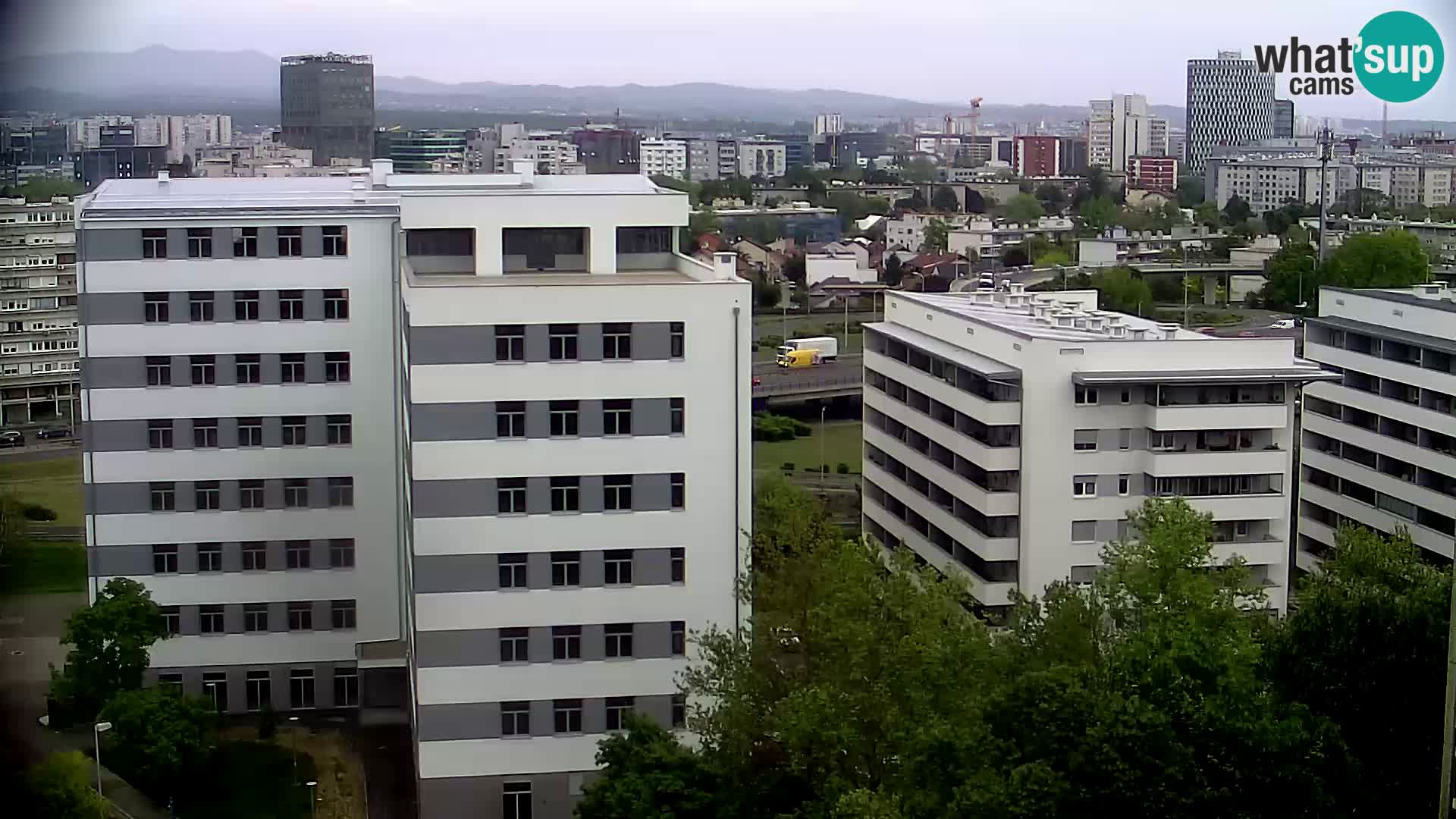 Rotonda en vivo que cruza Slavonska y Marin Držić Avenue en Zagreb webcam