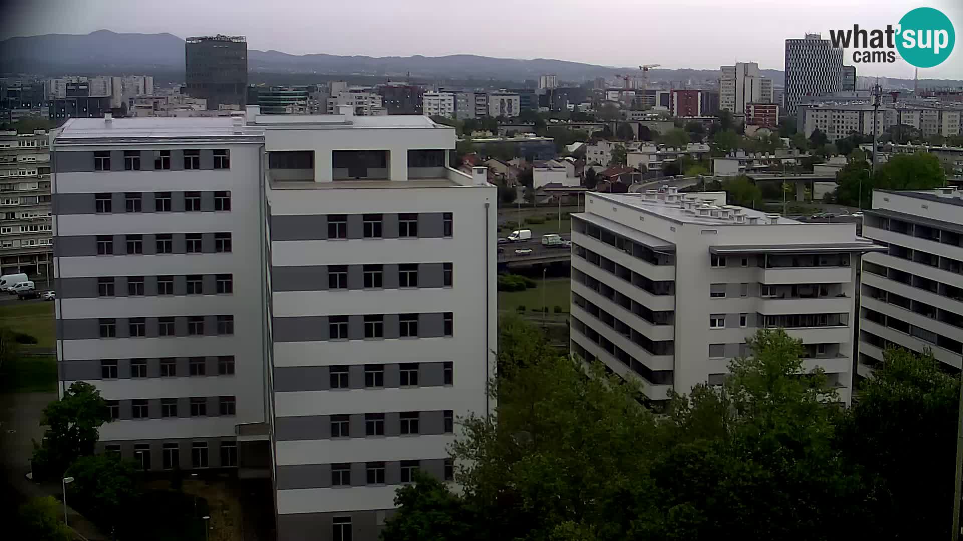 Rotonda en vivo que cruza Slavonska y Marin Držić Avenue en Zagreb webcam