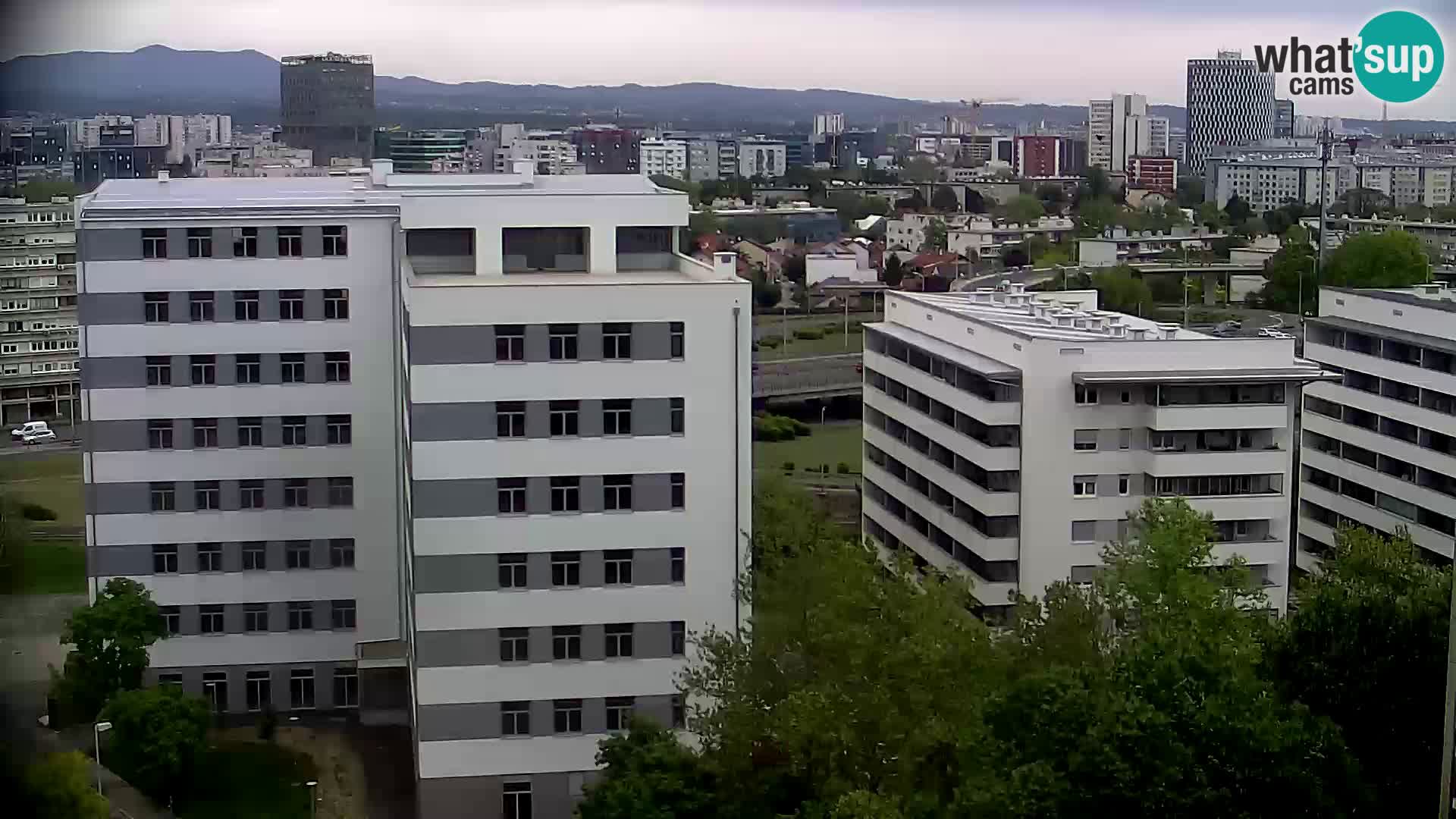 Rotonda en vivo que cruza Slavonska y Marin Držić Avenue en Zagreb webcam