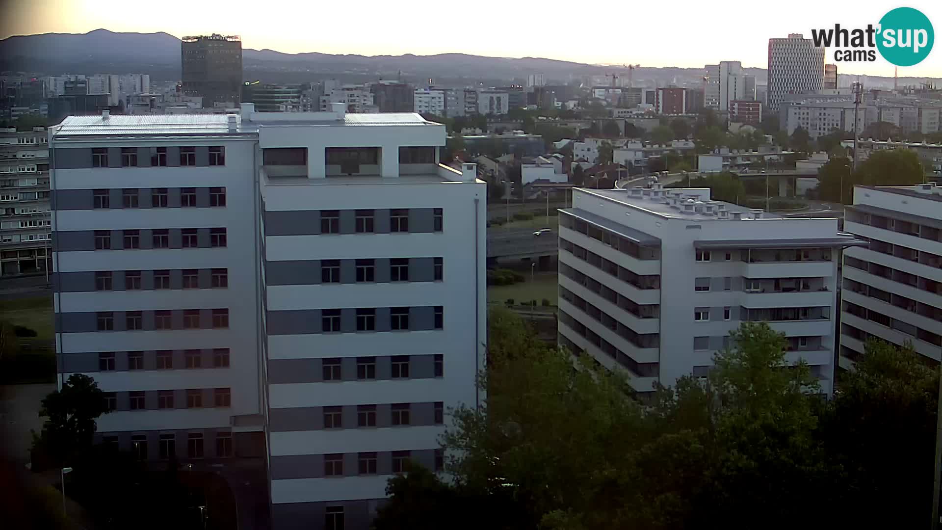 Rotonda en vivo que cruza Slavonska y Marin Držić Avenue en Zagreb webcam