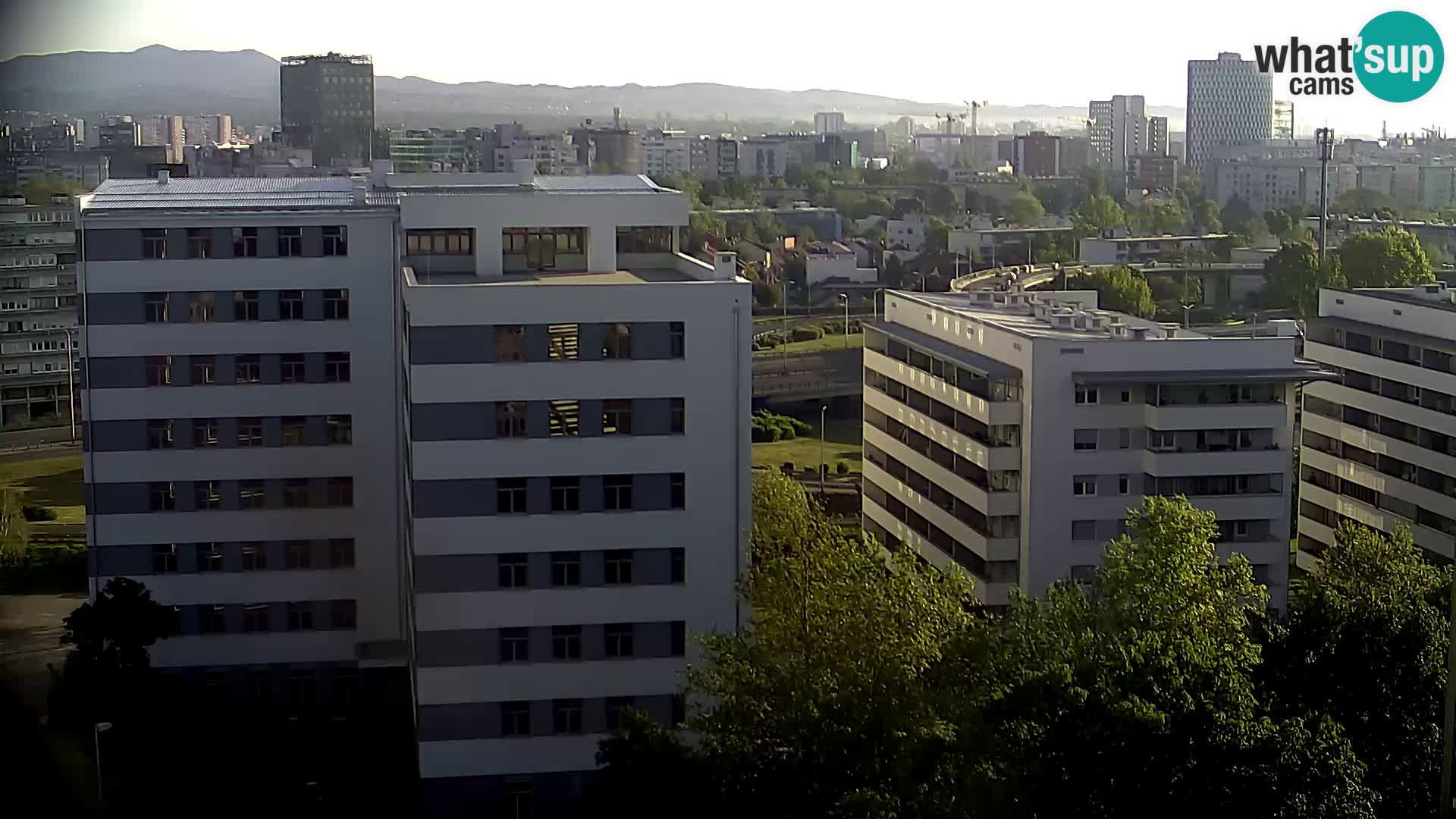 Rotonda en vivo que cruza Slavonska y Marin Držić Avenue en Zagreb webcam
