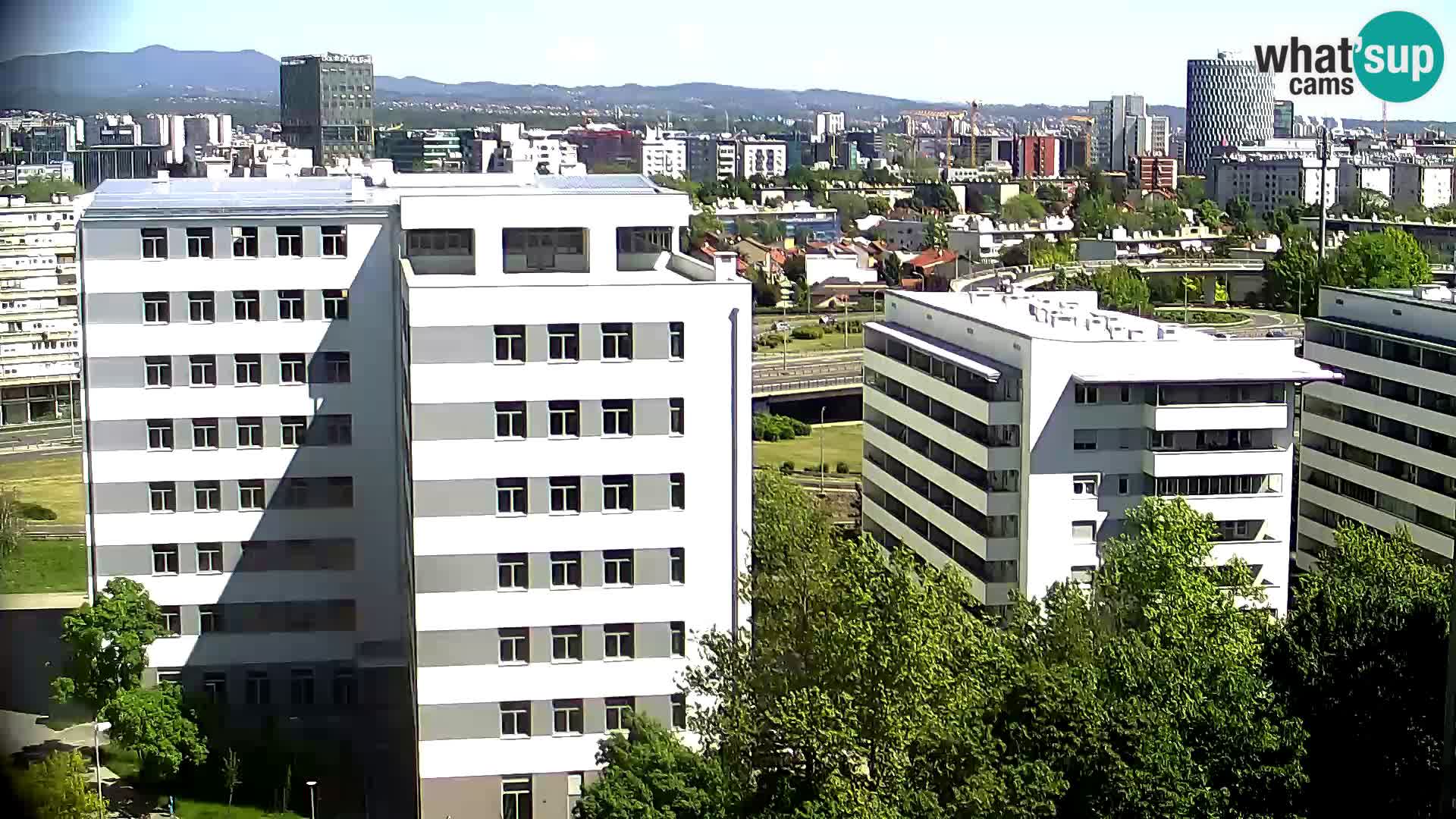 Rotonda en vivo que cruza Slavonska y Marin Držić Avenue en Zagreb webcam