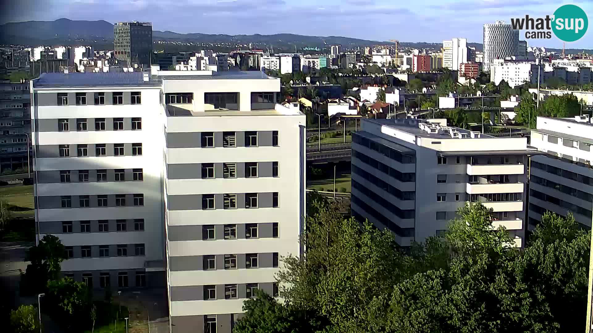 Rotonda en vivo que cruza Slavonska y Marin Držić Avenue en Zagreb webcam