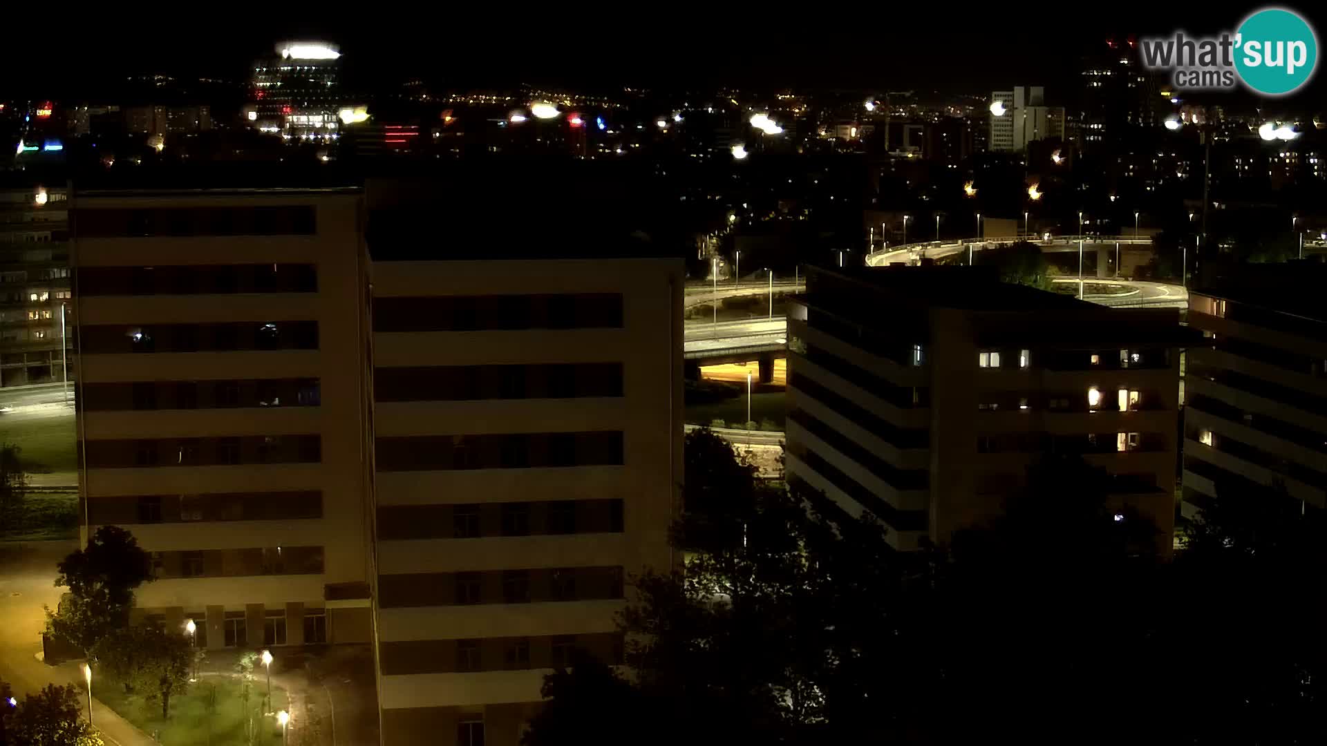 Rotonda en vivo que cruza Slavonska y Marin Držić Avenue en Zagreb webcam