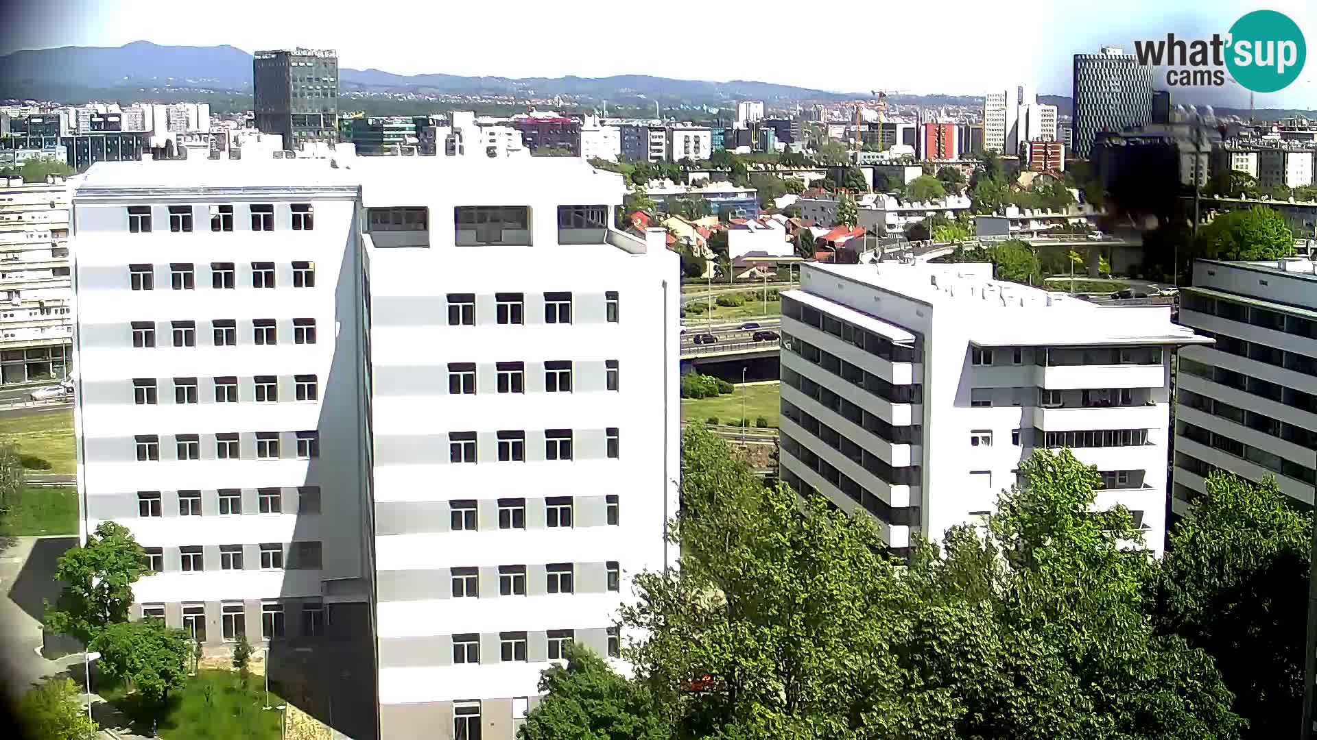 Rotonda en vivo que cruza Slavonska y Marin Držić Avenue en Zagreb webcam