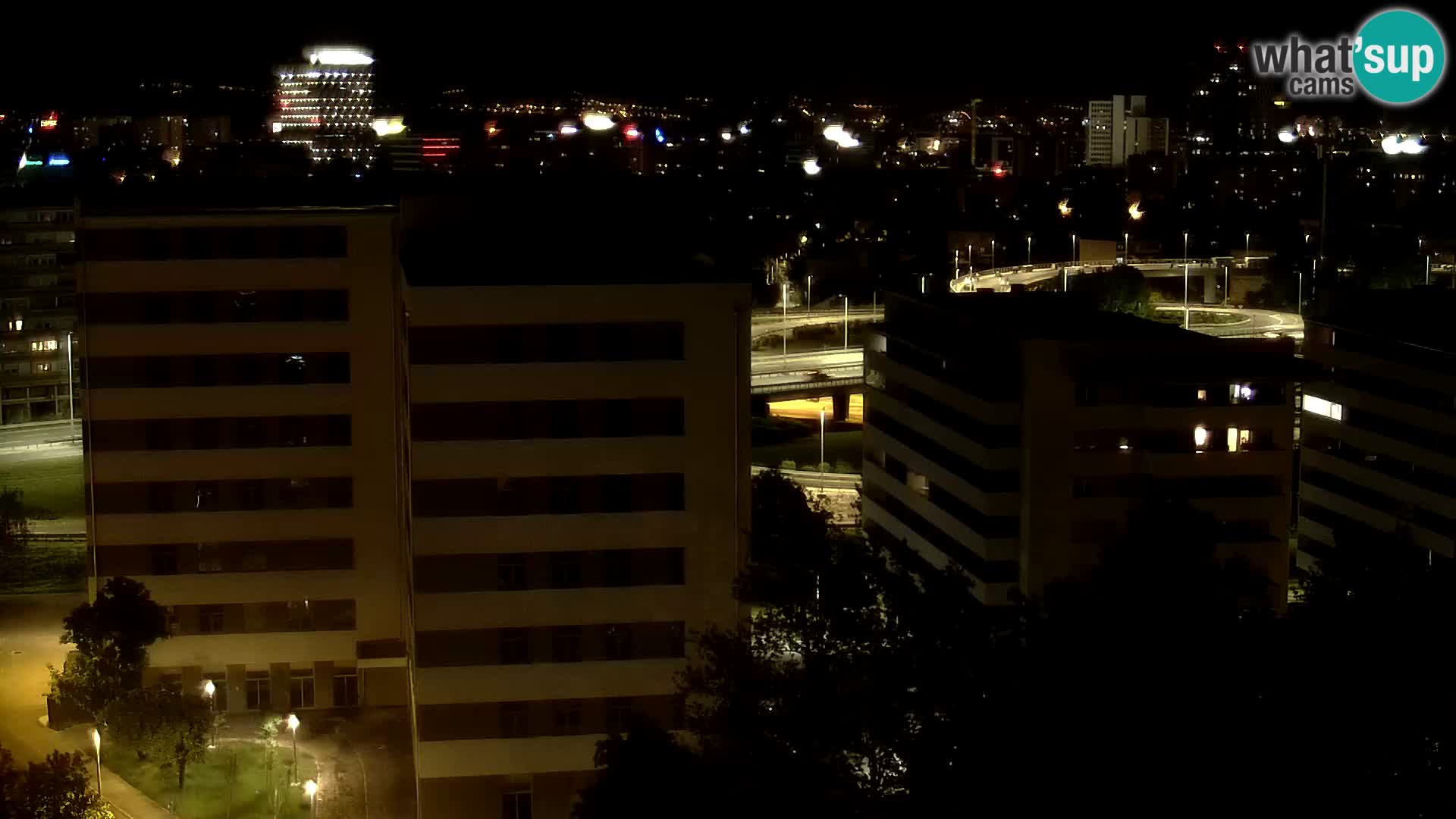 Rotonda en vivo que cruza Slavonska y Marin Držić Avenue en Zagreb webcam