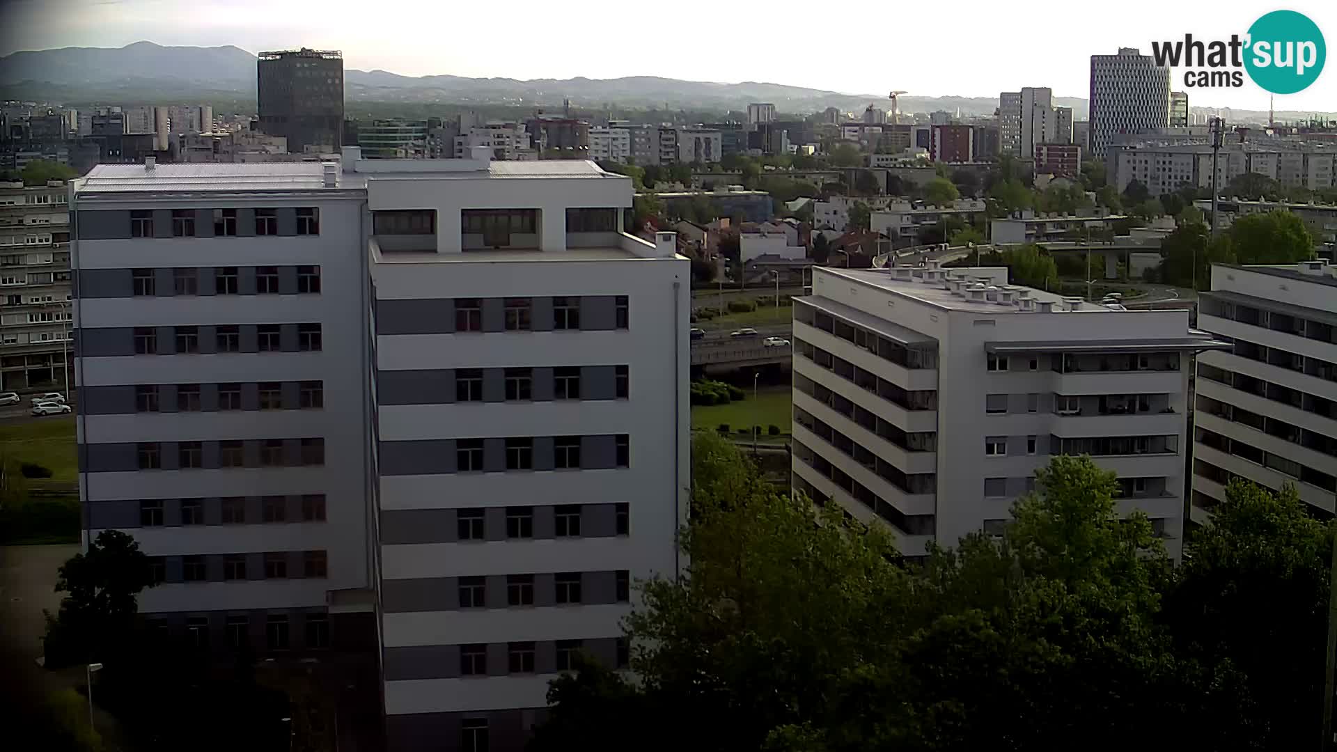 Rotonda en vivo que cruza Slavonska y Marin Držić Avenue en Zagreb webcam